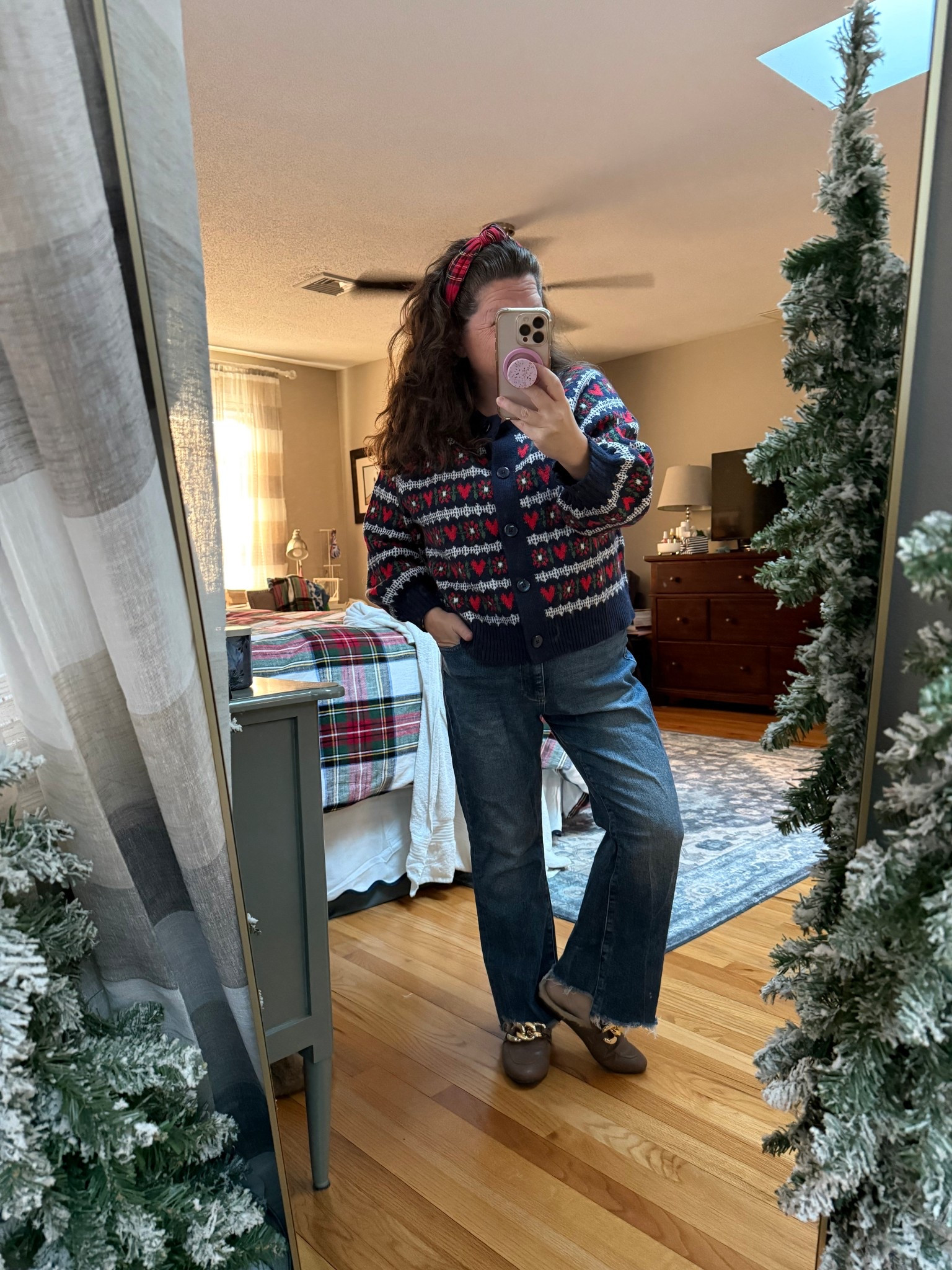 Attempting #pinkandred every day til Valentines Day. It’s harder than I thought. But this @oldnavy cardigan is a winner!! 

#LTKOver40 #LTKootd #LTKMidsize