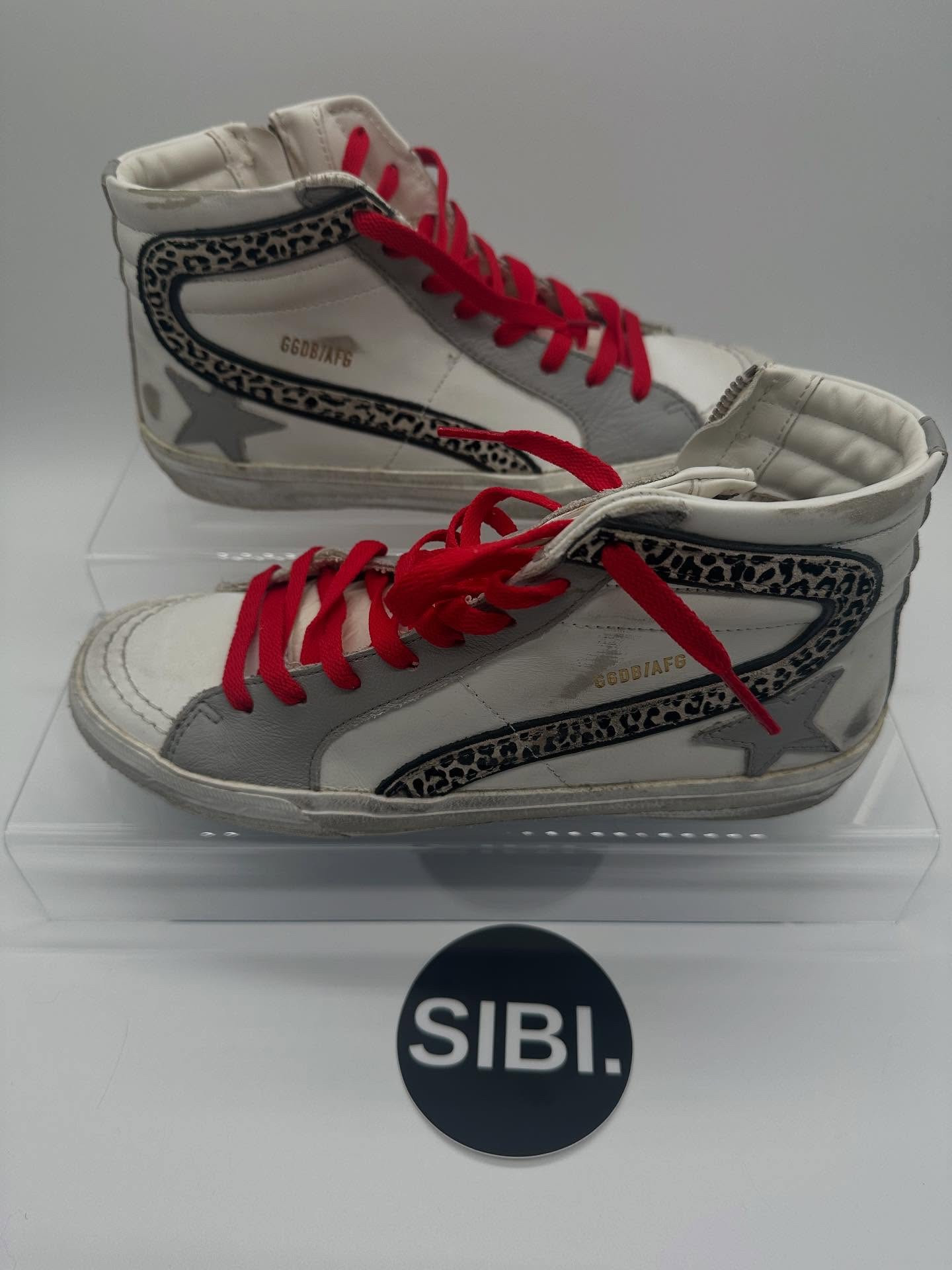 Golden Goose Slide – Size 38
Retail ~$700
SIBI Price $399 or best offer  🤍

Worn twice — excellent condition
Leopard-print, grey suede toe, and premium red + blue multicolor soles.
Comes with original box ✔️
Super clean + super fun pair!

Comment SOLD to claim or DM ❤️‍🔥

#goldengoose #ggdb #consignment #lux #resale #goldengoosedeluxebrand

#LTKWorkwear #LTKGiftGuide #LTKSaleAlert