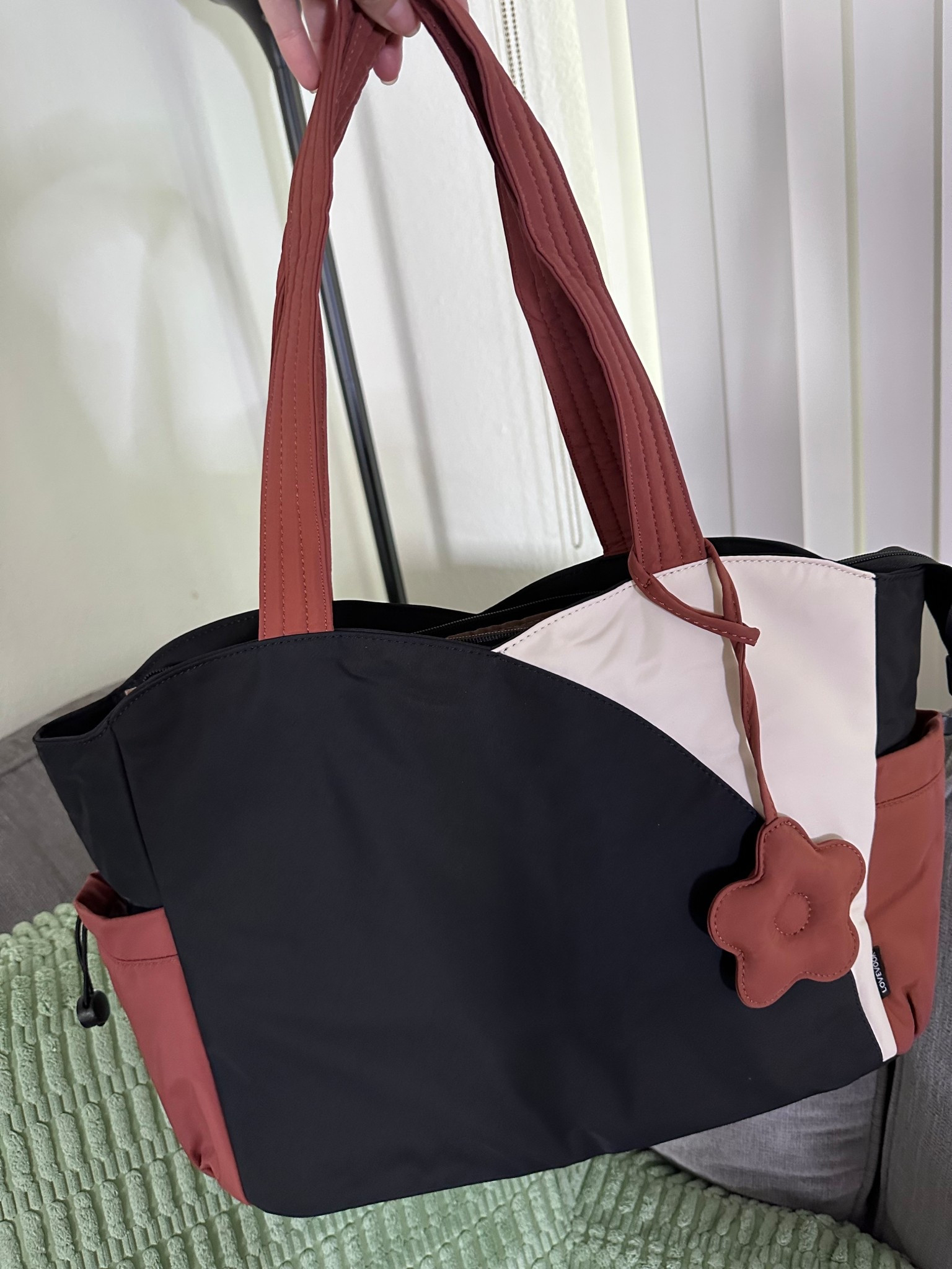 Obsessed with my new tote bag 🥰Sturdy and functional great for every day, work or as a school bag. And it’s lightweight ☺️

#totebag #handbag 

#LTKFindsUnder100 #LTKItBag