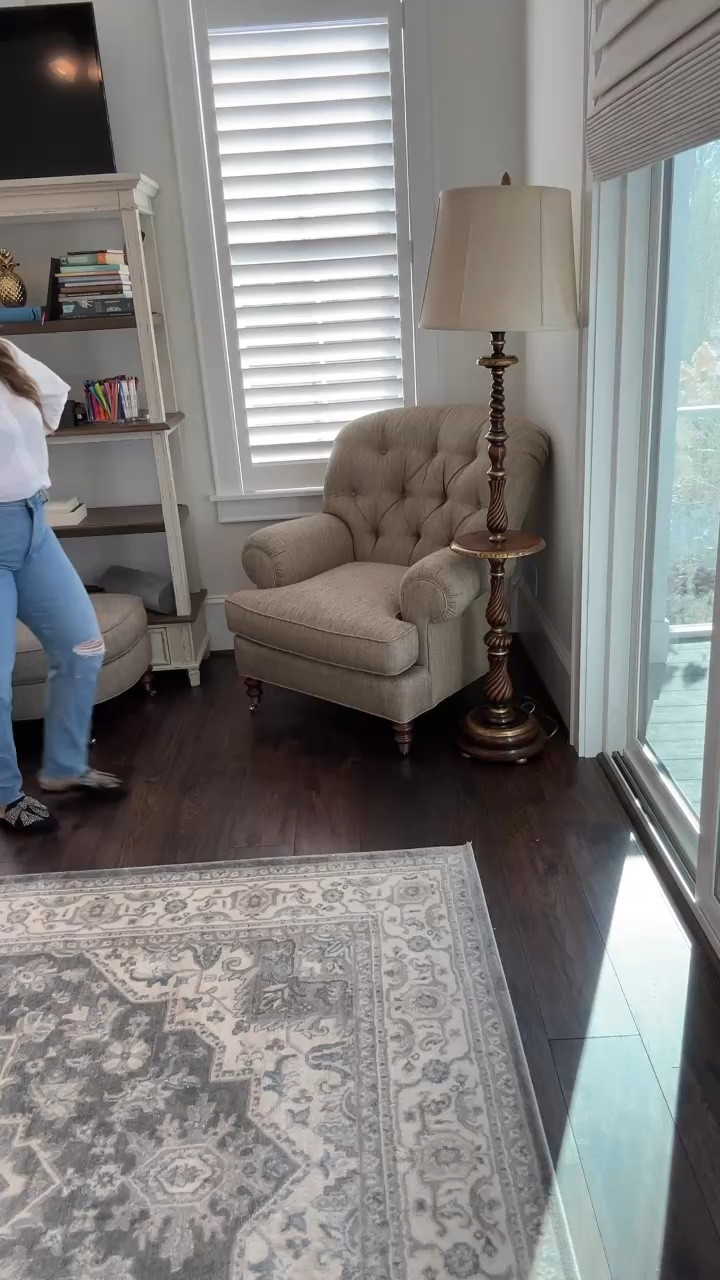 The way I feel so chic in this look! This white button down is embellished with rhinestones and pearls and I am obsessed! 

#10outof10 #midsizegals #midsizestyle #midsizefashion #midsizestyle #oldnavystyle 
#plaid #plaidpants #holidayfashion 
#holidayoutfits


#LTKHoliday #LTKFindsUnder50 #LTKMidsize