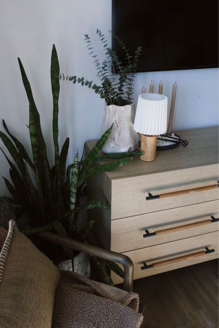 Consider me a fan of the mini lamp trend. Loving this wood one! And linked a few other favorites I found, too! 

Mini lamps 
Lighting 
Lamps 
Amazon 
Amazon home 
Amazon decor 


#LTKhome