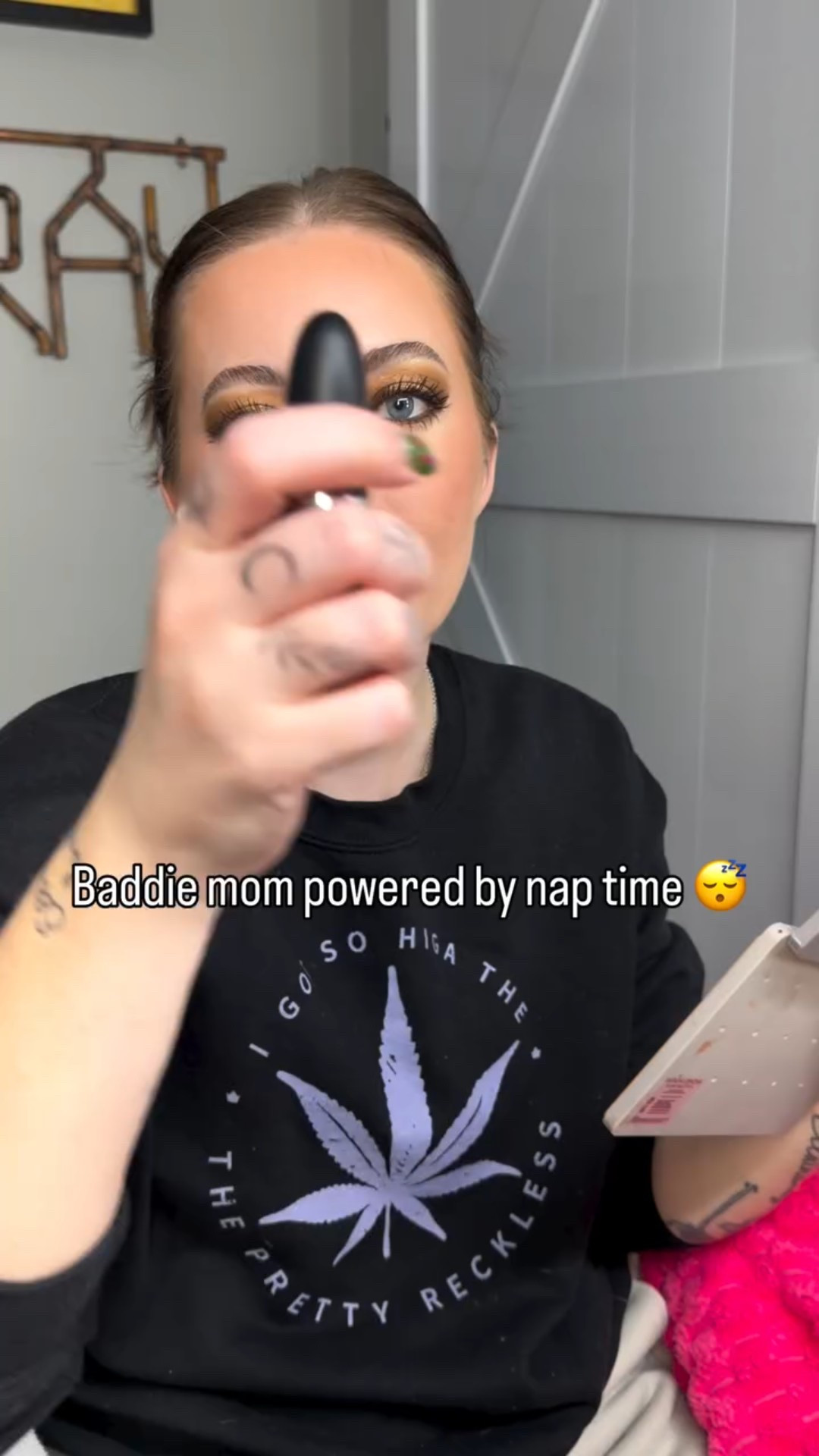 💋Any other baddie mommies out there⁉️⁉️ 

🔥This yeah I have set a goal for myself to create/record twice a week during my kids nap time!! PLEASE send the good vibes that I keep up on this goal 😂😂 

#makeup #myyear #letsgo #naptime #glamtime 
Makeup | Glam | Motherhood | Baddie