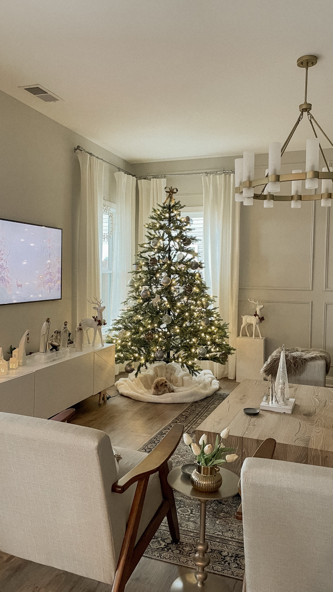 Simple Christmas Decor

#LTKSeasonal #LTKHome