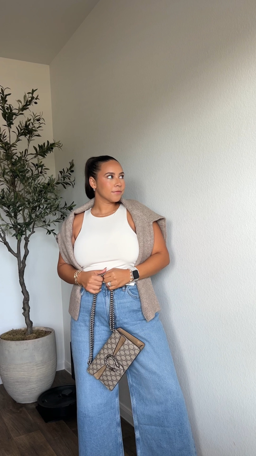Neutral elevated fall fit 


Mom ootd, Abercrombie wide leg, 

#LTKVideo #LTKMidsize