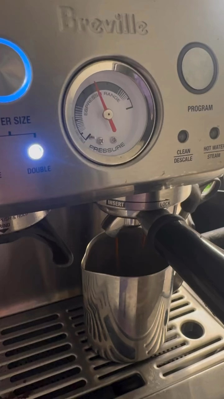 This handheld frother from @zulay_kitchen is a total gamechanger for my morning shaken espressos! Look how creamy it made my espresso 🤤 

My 11 year old was ticked I jacked her cute cup 🎃🦇 
.
.
.
#espresso #shakenespresso #breville #icedespresso #torani #heavycream #froth #frother