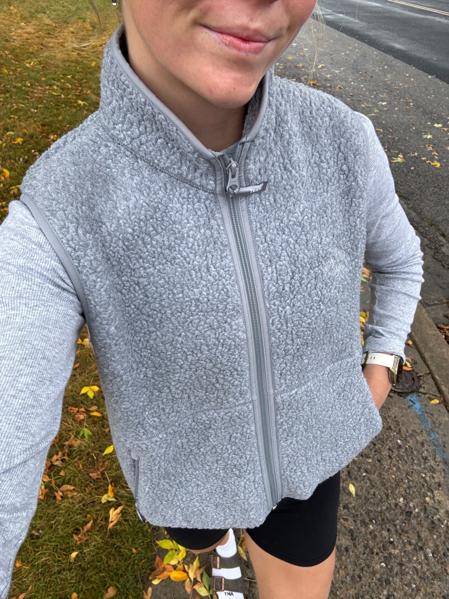 Walk fit! Vest size S. I’m wearing the cropped version but it’s mostly sold out! So linked the longer version too, honestly I couldn’t decide on lengths! I love them both!