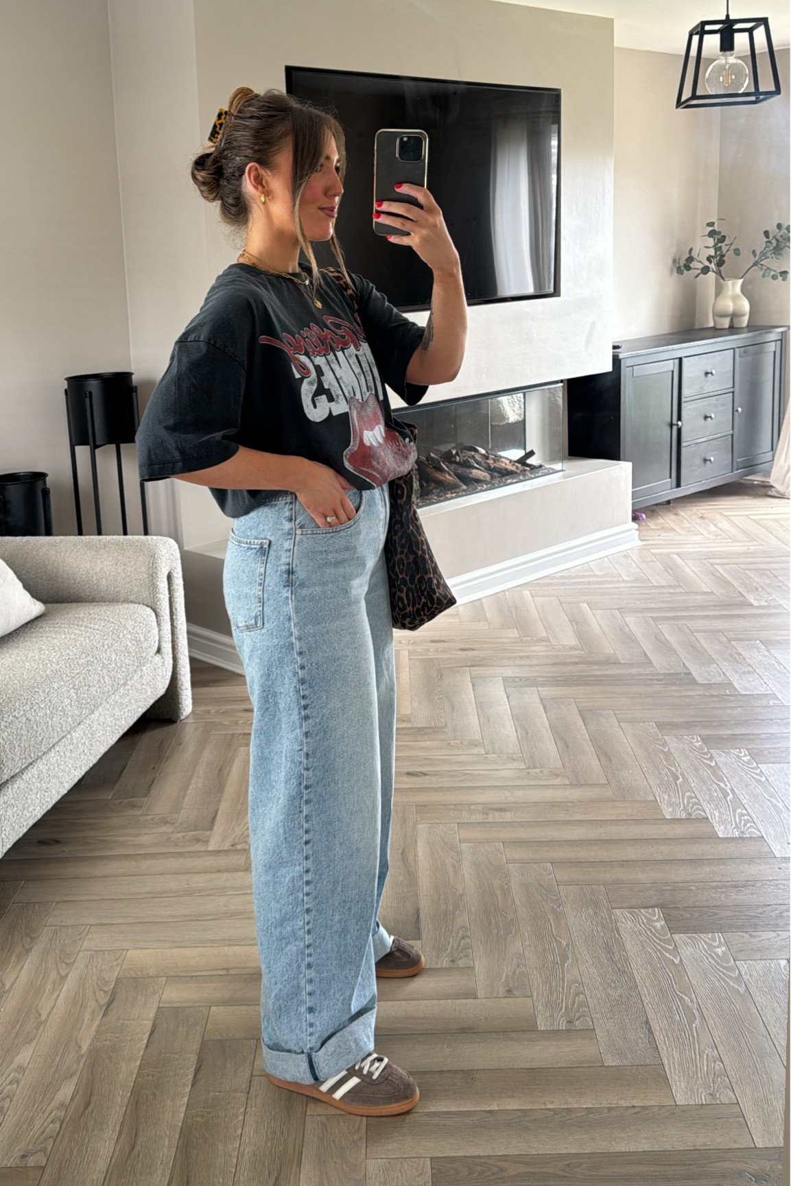 Jeans - MEASURE YOUR WAIST!! I wear 30w 32L 

Top - I’m wearing a small, comes up super big!! 

#LTKmidsize #LTKcurves #LTKstyletip