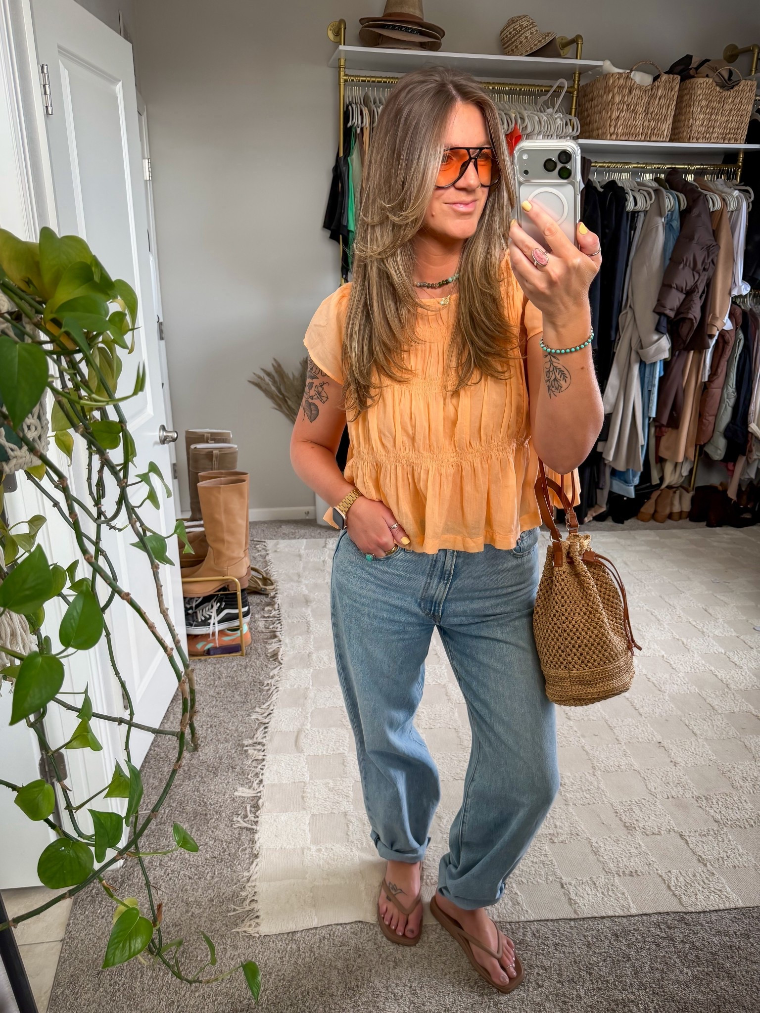 Large top, 31x34 jeans, 11 fliflops 

#LTKover40