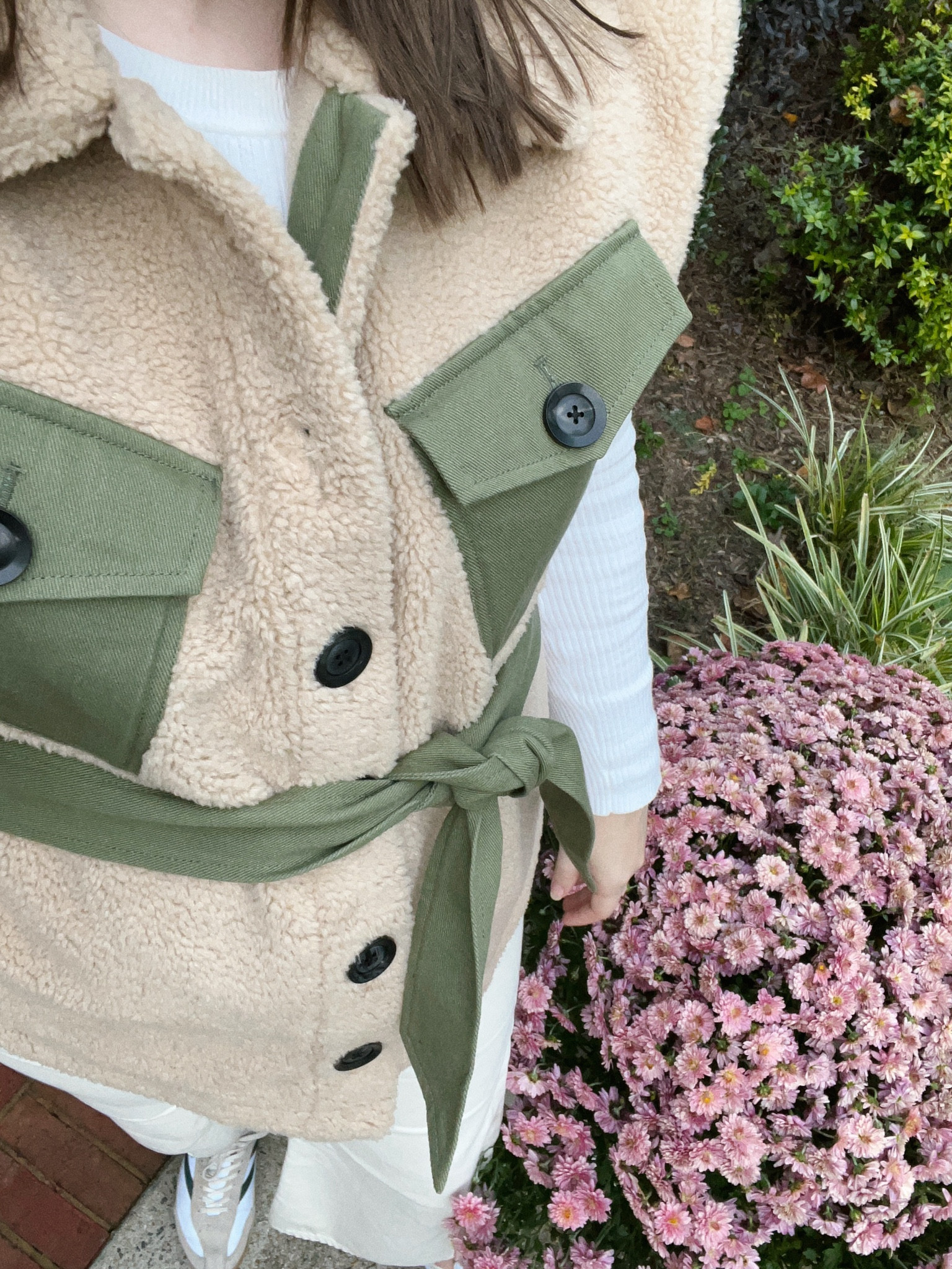 Dressed for fall even though it’s 75 degrees. 

Winter white mascarpone gaucho jeans, marissa Webb Sherpa vest  

#LTKstyletip