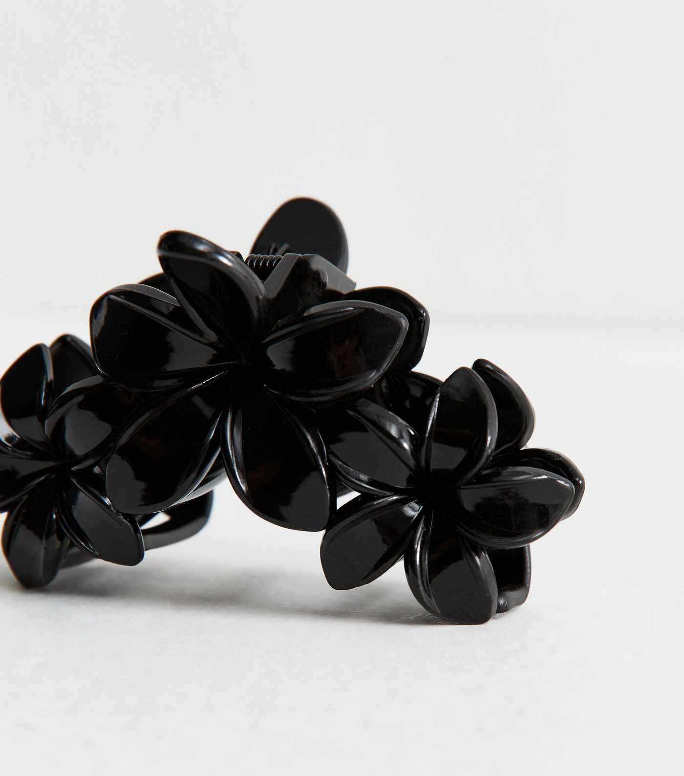 Black Floral Hair Clip | New Look | New Look (UK)