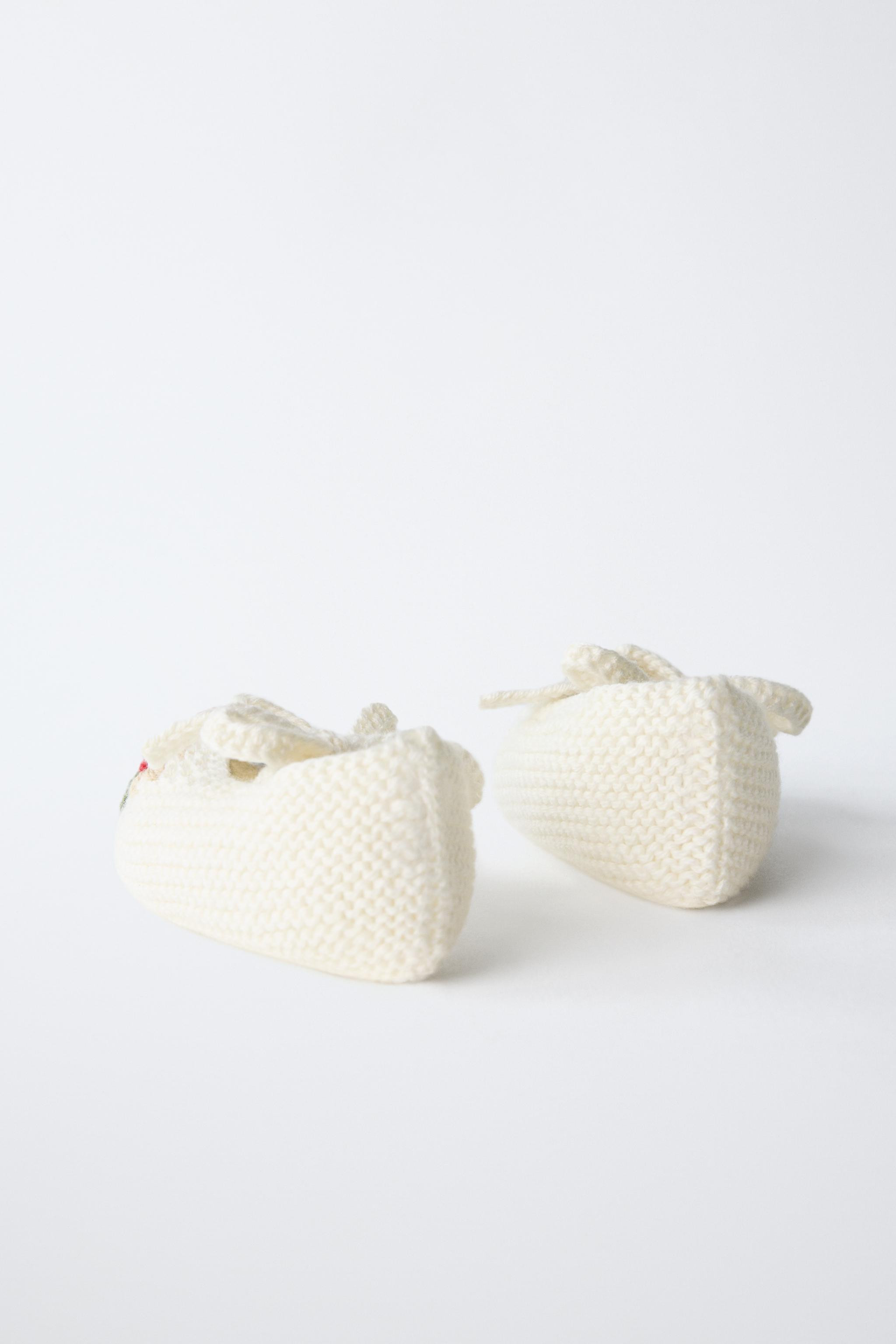 100% cotton booties with floral embroidery and a decorative bow on the instep. | Zara US