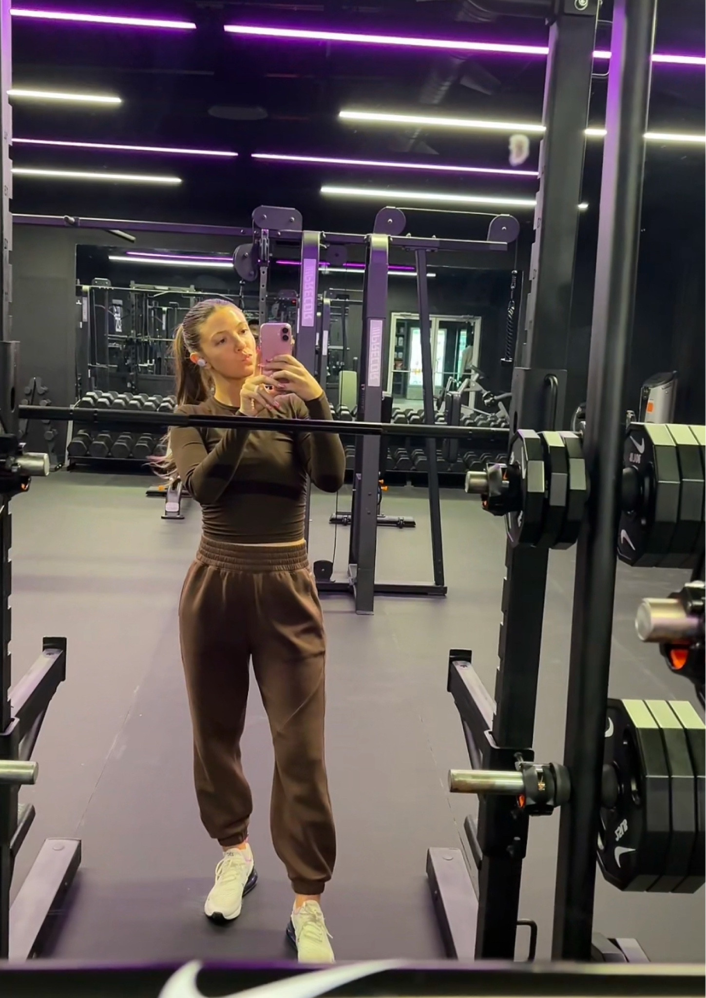 My favorite lulu workout top! I am wearing a size 4! 🤎

Pants are Abercrombie but they are discontinued! 