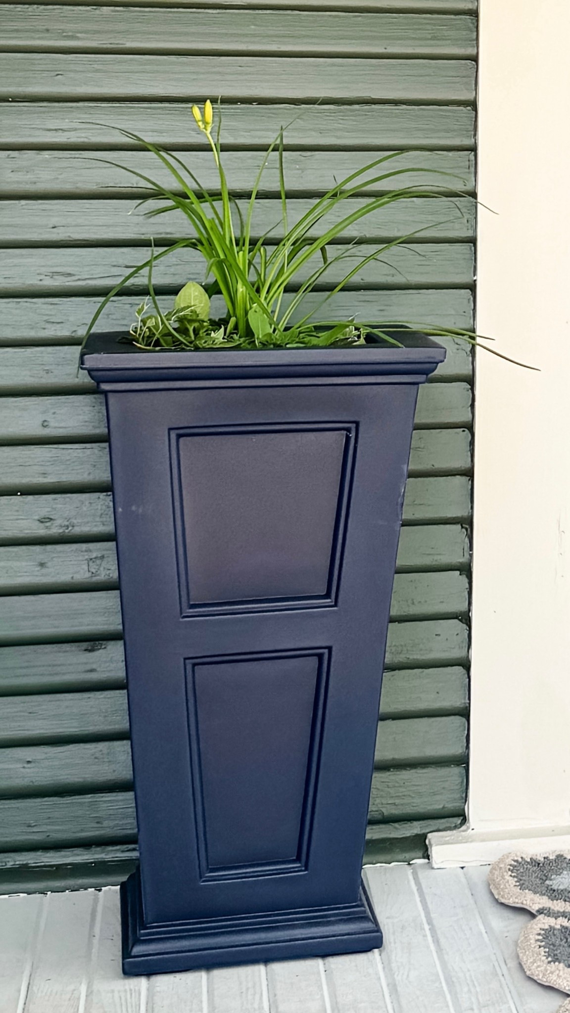 Spring front porch refresh!

Home, home refresh, home decor, outdoors, outdoor living, porch, spring porch, front porch, porch swing, throw pillows, outdoor rug, planter


#LTKOver40 #LTKHome