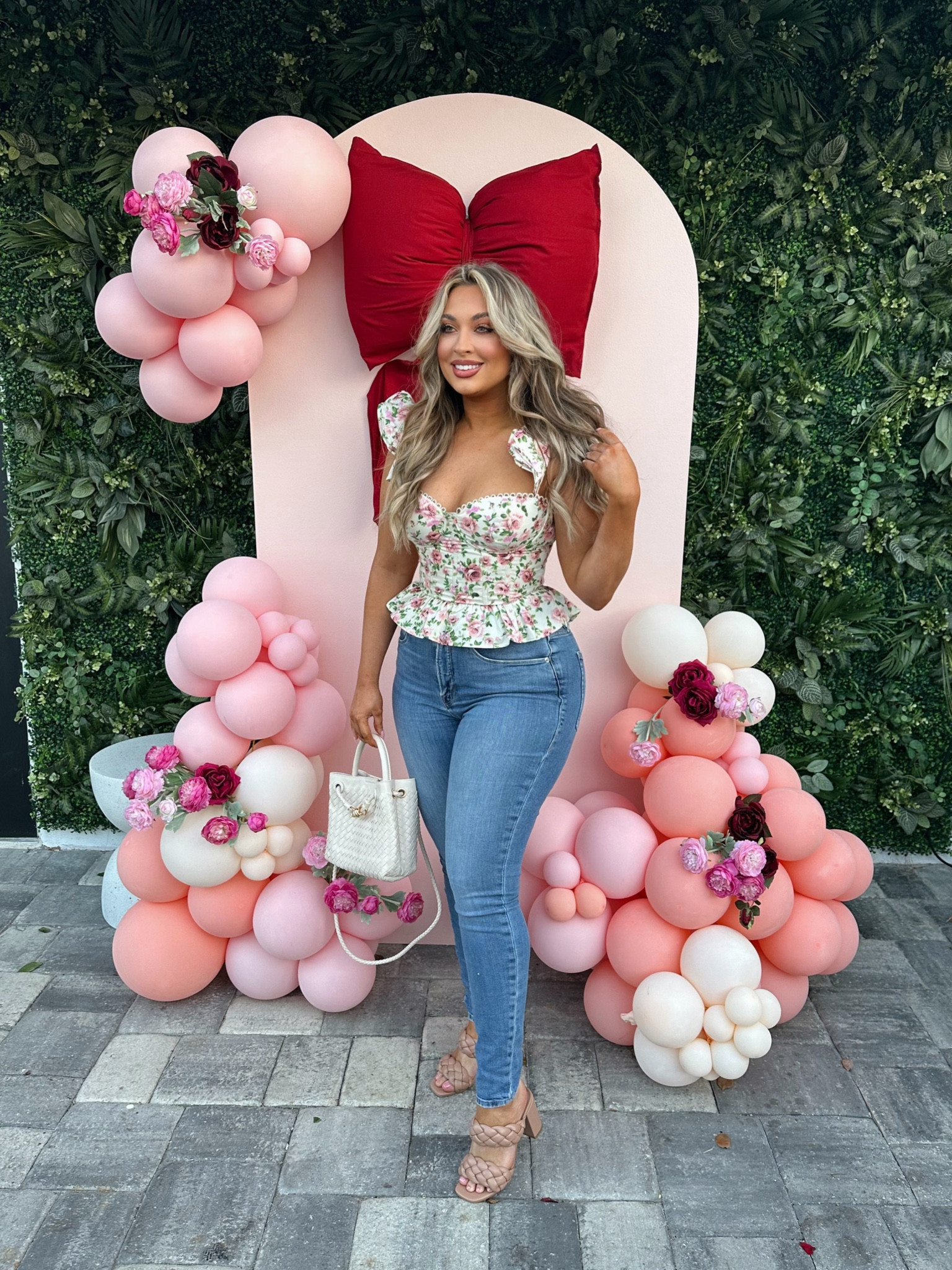 The prettiest floral corset top paired with my all-time favorite good American jeans (they are stretchy). Wearing a medium in the top and US10 in jeans.
Code NICOLEMADDIE30 for $$ off!

#LTKMostLoved #LTKStyleTip #LTKxVICI