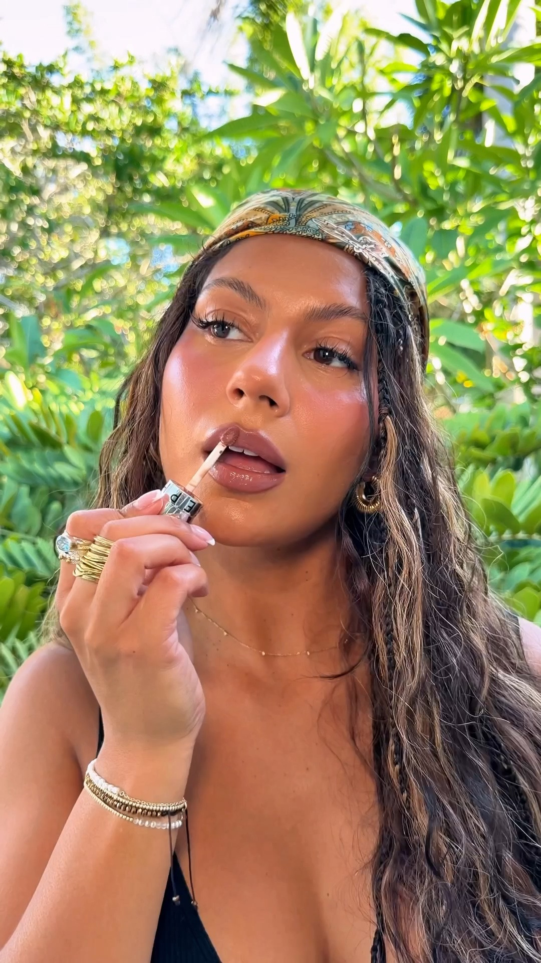 Glowy vacation makeup 🌴✨

#LTKdayinmylife #LTKgrwm #LTKBeauty