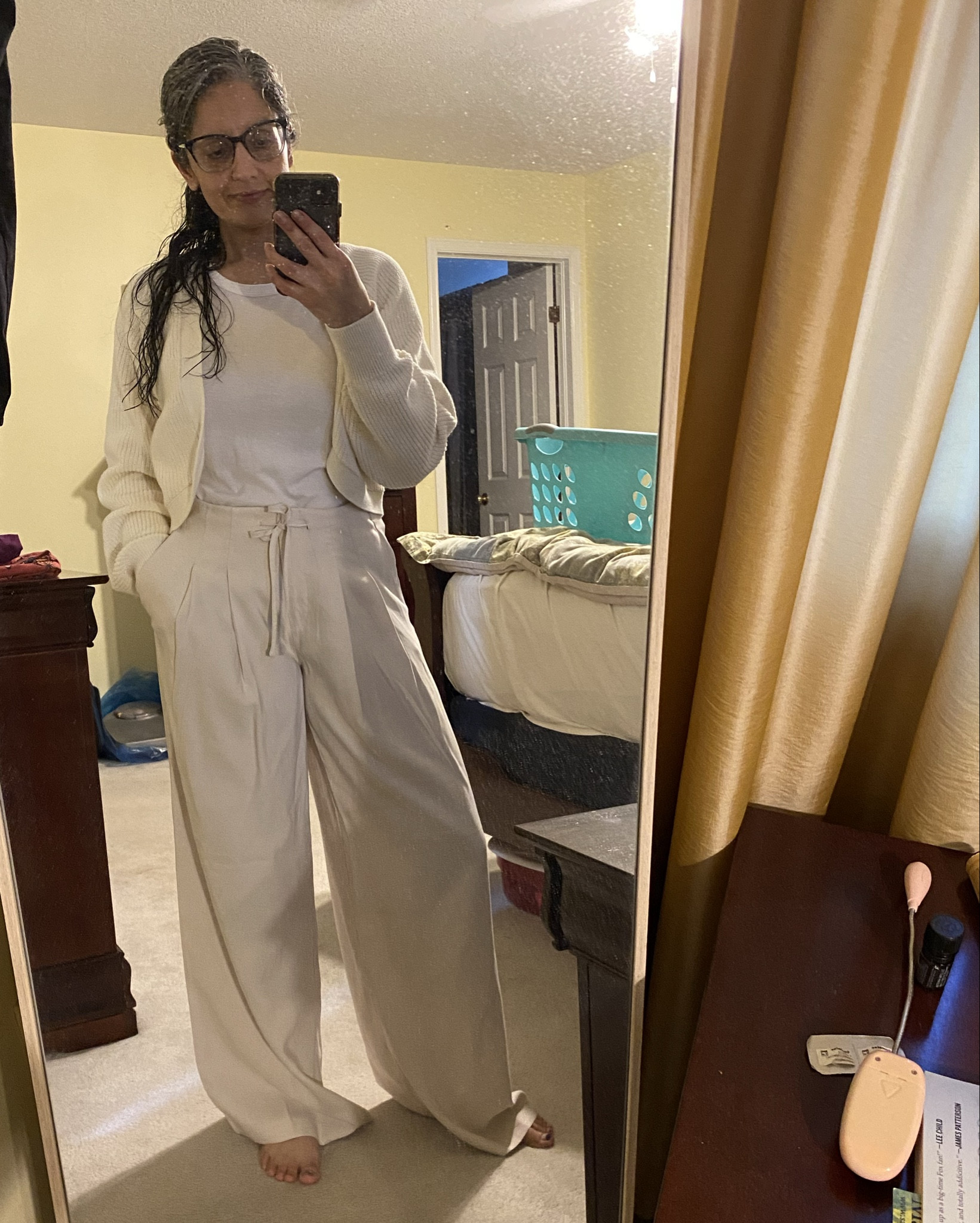 Dynamite’s spring collection is out and I’ve had my eyes on these two pants.

The wide leg drawstring pants are true to size (I’m wearing a size 6).

The scuba wide leg trousers are stretchy & also true to size (I’m wearing a medium).

The sweater is from RW&Co

#LTKspring #LTKcanada #LTKworkwear