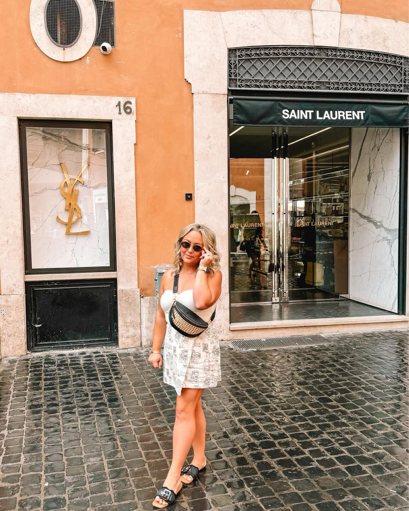 Casual Roma strolling ✨🇮🇹

#europe #rome #italy #familyvacation #europewithkids #travelwithrtt #travel #travelwithkids #travelfamily