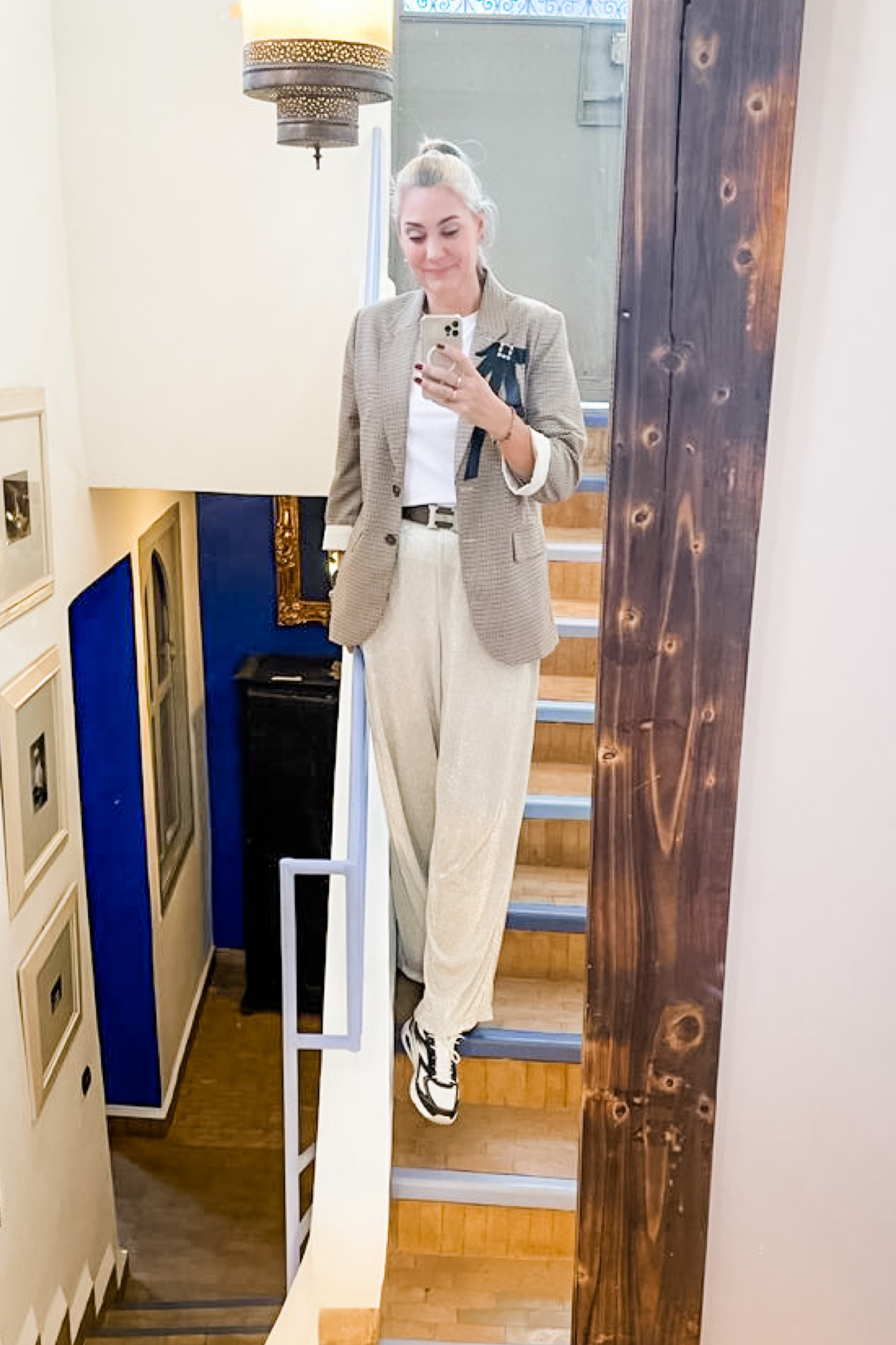 Ootd - Wednesday 
Plaid blazer, supima cotton t-shirt, leather belt, gold or silver plissé trousers (Shoeby), Skechers sneakers, bow broche. 



#LTKeurope #LTKstyletip #LTKtravel