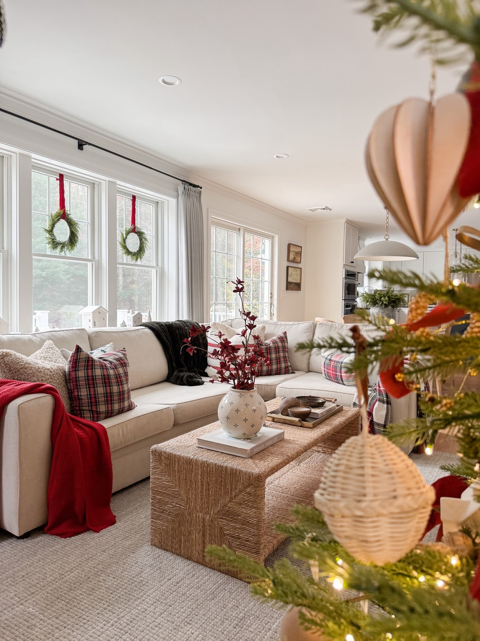 Holiday living room

Amazon home  sofa cover Ralph Lauren Christmas decor  Coastal living room  throw blanket, throw pillows, potter barn sofa,  vase, jute rug, sherri calnan home

#LTKHoliday #LTKCyberWeek #LTKHome