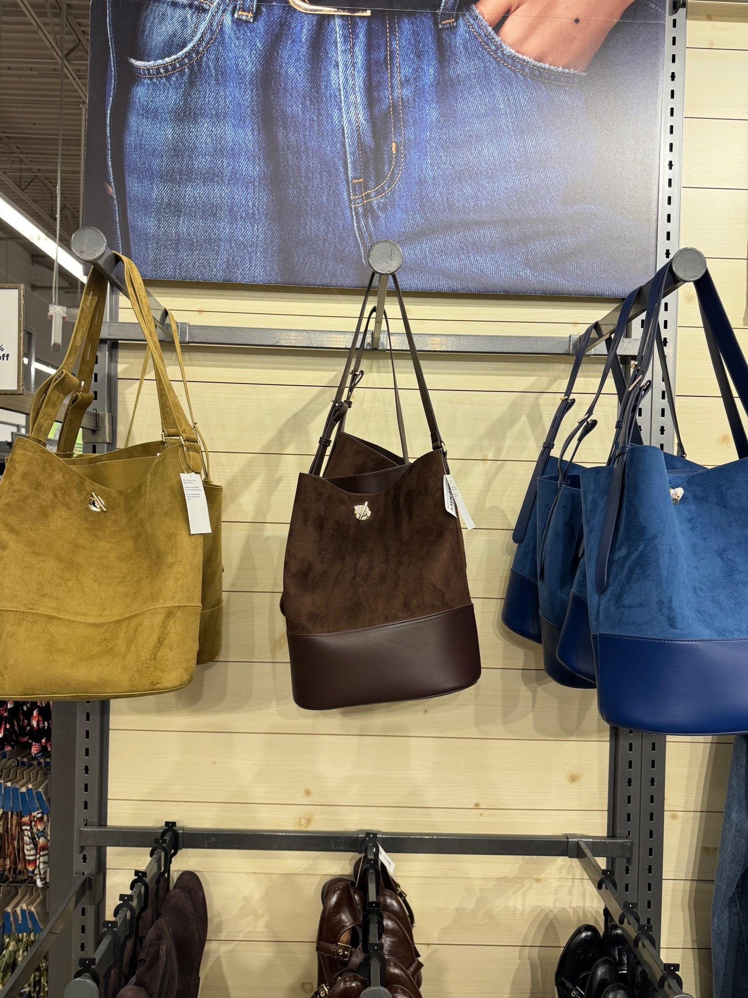 These large tote bags were so cute. I loved the toggle closure. They also have it in clutch version linking here 
#oldnavy