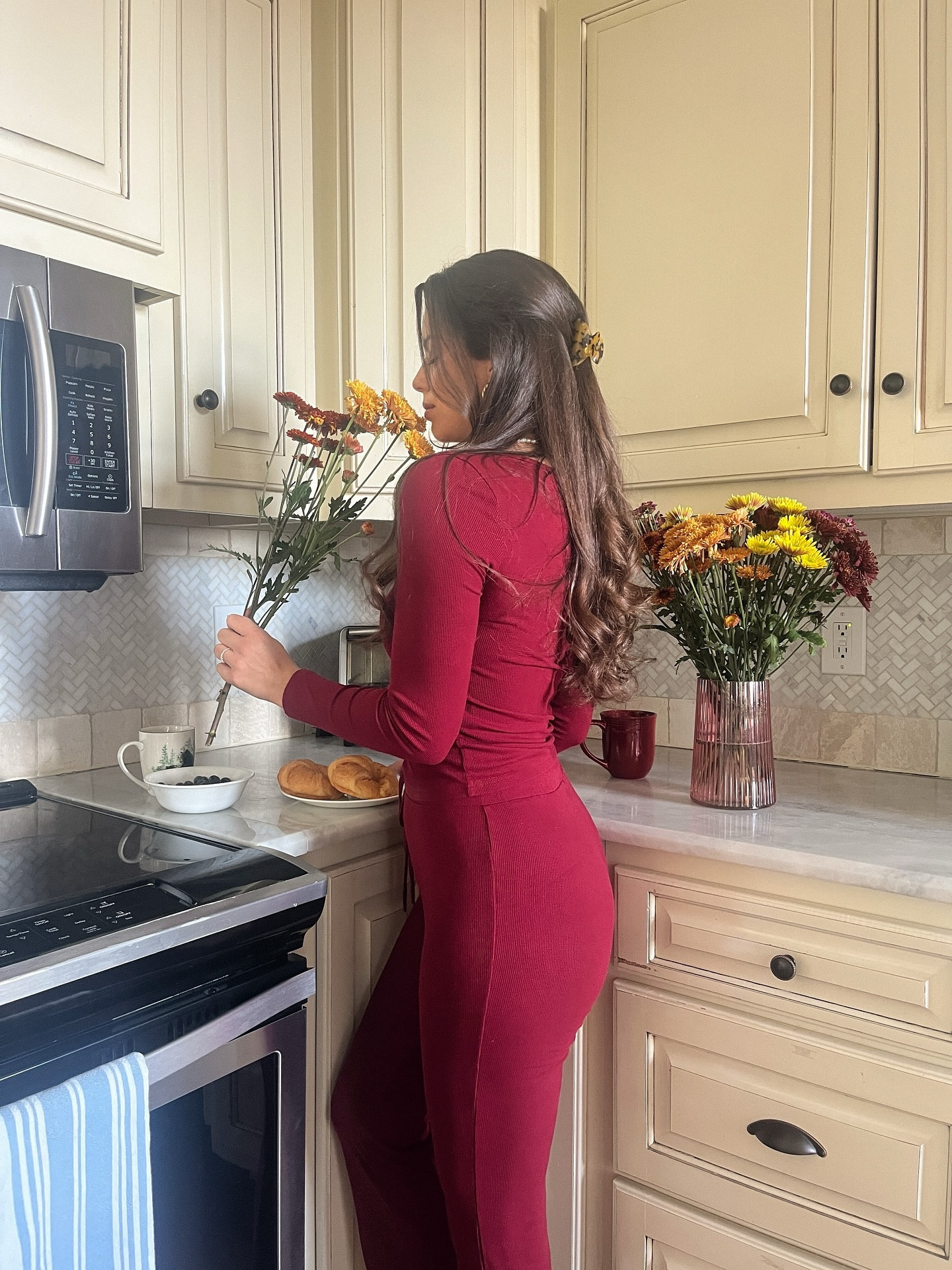 Cozy cabin moments with coffee and croissant☕️🥐 Wearing one of my favorite lounge sets!

#LTKootd #LTKmorningroutine #LTKSeasonal