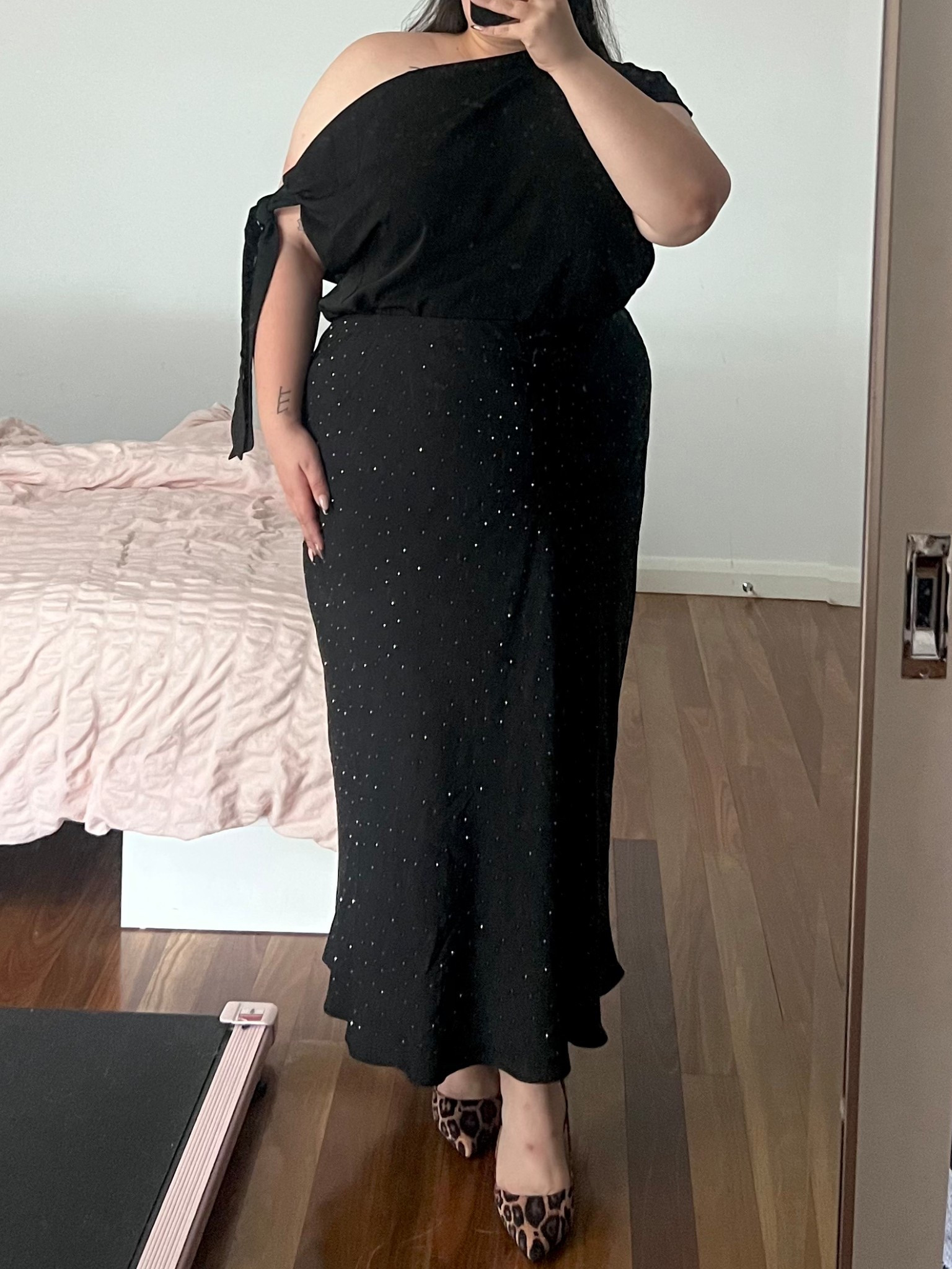 Size 20 top, size 22 skirt and my normal shoe size of 9 x