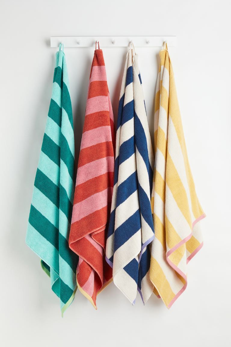 New ArrivalStriped beach towel in cotton terry with woven taped trim.CompositionCotton 100%Art. N... | H&M (US + CA)
