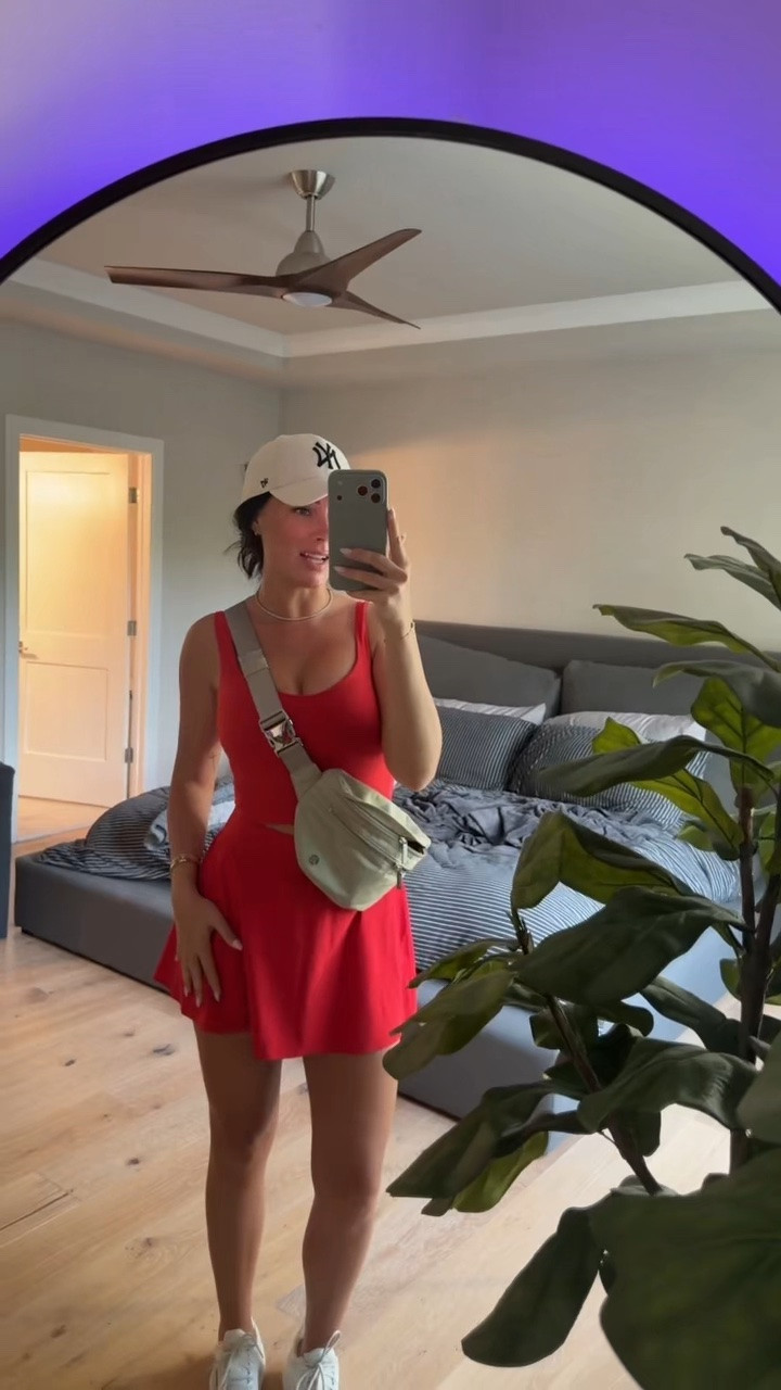 Walk OOTD ❤️ Obsessed with these Amazon pieces!!! O will have my full outfit 🔗 on my LTK. 

My sizing 5’7, 145lbs, 32dd
I’m wearing size smalls