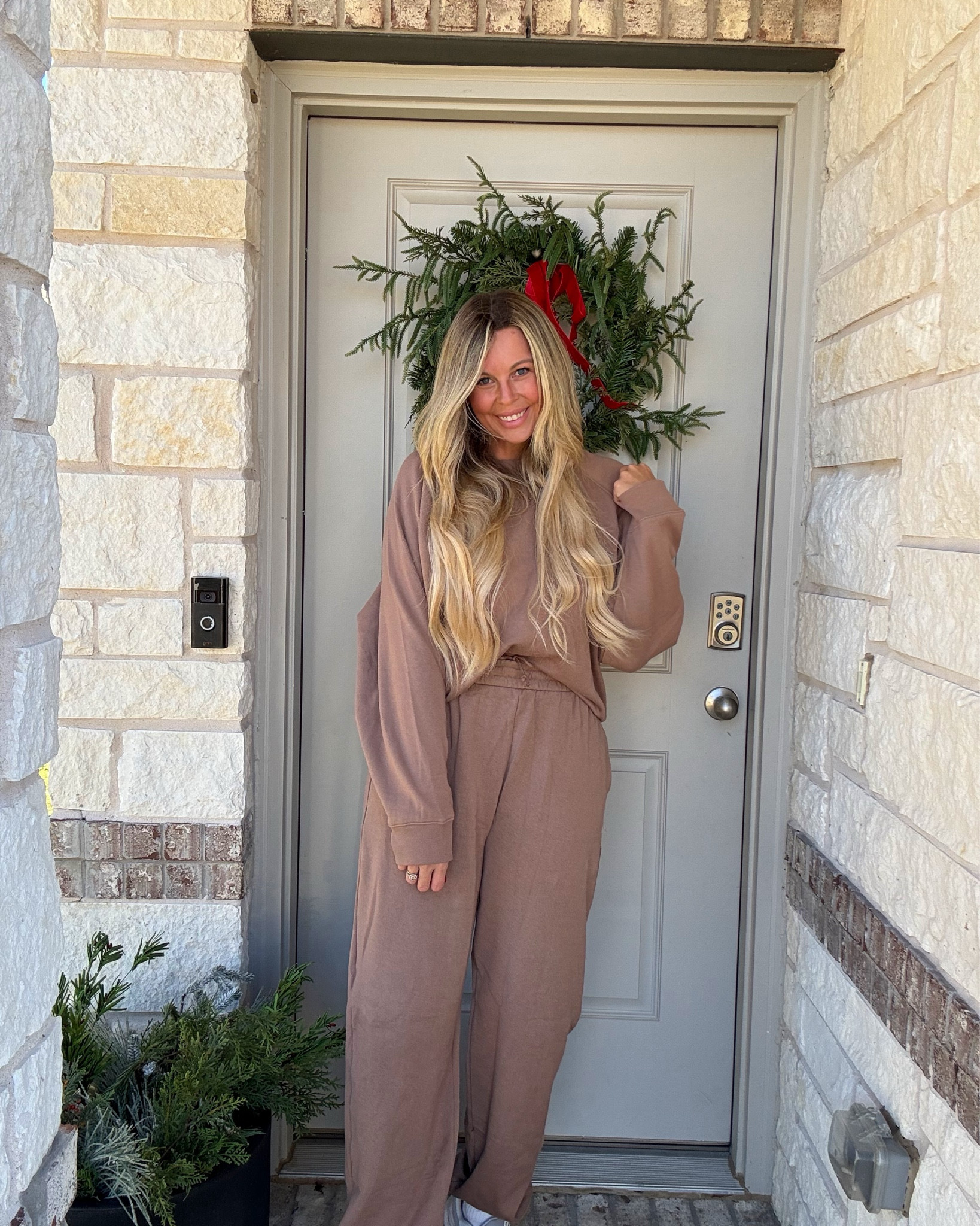 This sweatsuit is 10/10 and currently 50% off! 

#LTKdayinmylife #LTKootd #LTKHoliday