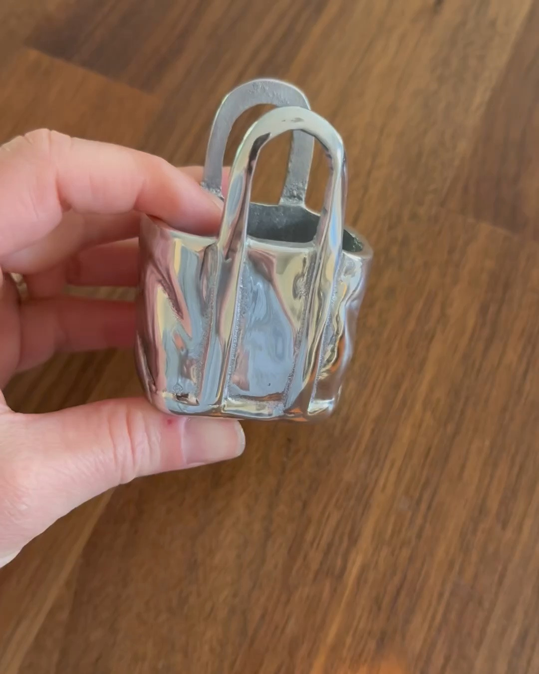 Super adorable metal tote bag. Perfect for toothpicks or matches! 


Summer entertaining, table top, home decor, beach house.

#LTKHome #LTKSeasonal #LTKU