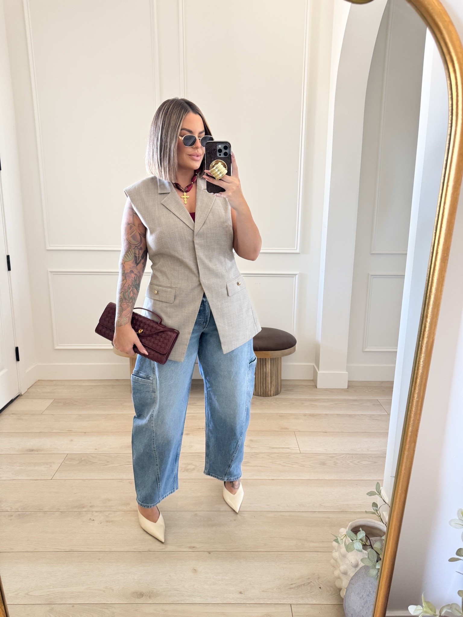 Last day to shop express sale ! 

Jeans are such a good fit I do recommend sizing up tho. I am doing a 14 
Vest L