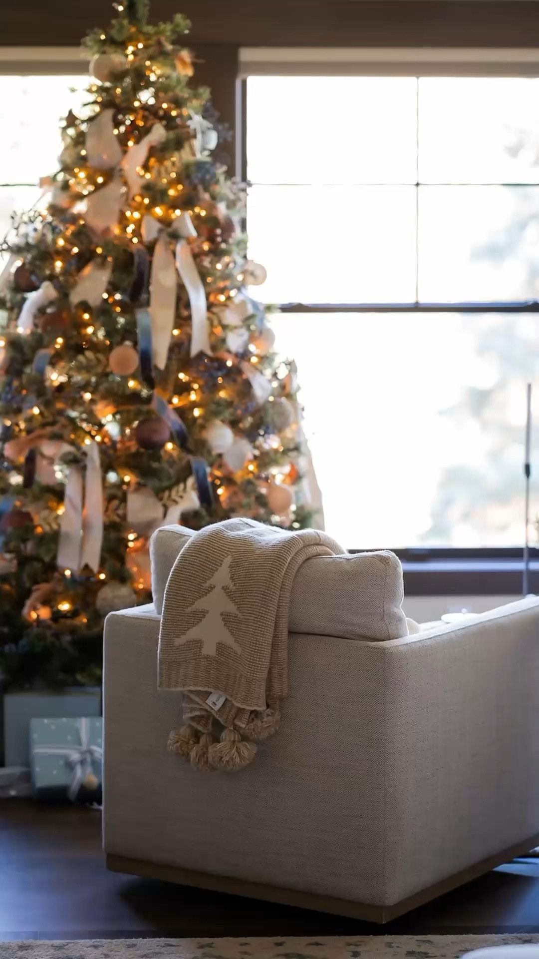 This tree continues to be a fan favorite! Such a stunning combo if we do say so ourselves 😉 

#christmasdecor #christmastree



#LTKHoliday #LTKWatchNow #LTKSeasonal