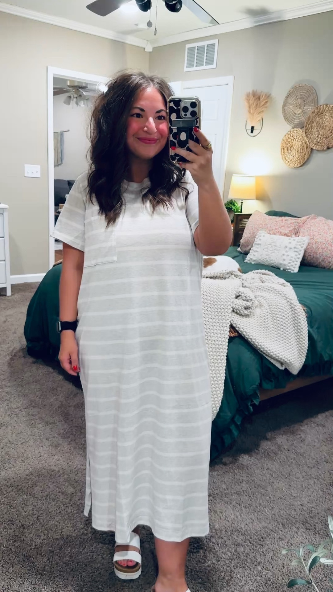 the kind of dress you’ll reach for on repeat 👏🏼 this walmart t-shirt dress is lightweight, comfy, and so affordable—perfect for busy days or casual classroom looks!

sandals: fit true to size // wearing a 5
dress: fits true to size // wearing an XL 

 

#LTKootd #LTKMidsize #LTKWorkwear