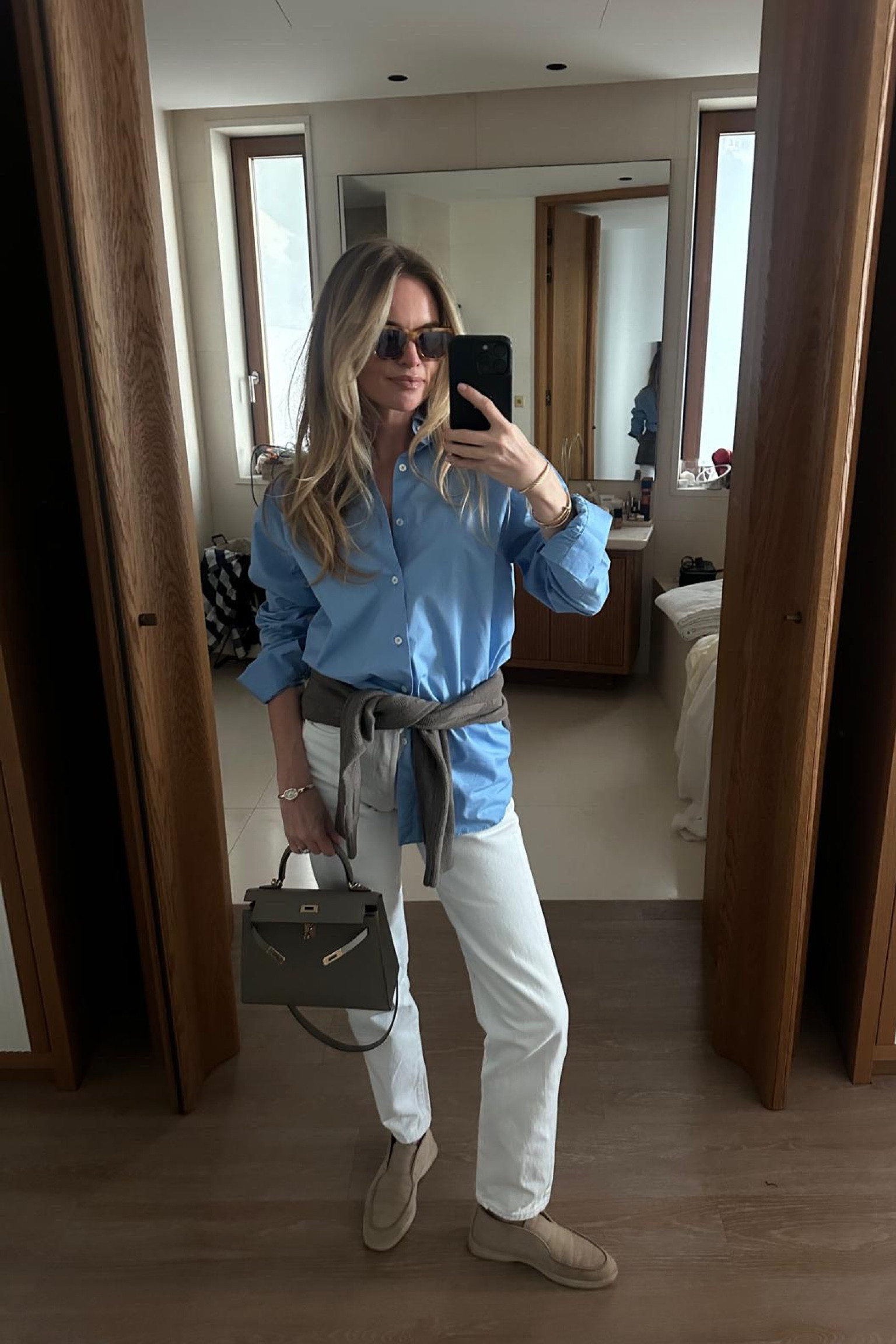 Cornflower blue, powder blue, baby blue shirt, white Levi’s, Hermes Kelly, suede loafers

#LTKStyleTip #LTKSeasonal #LTKItBag