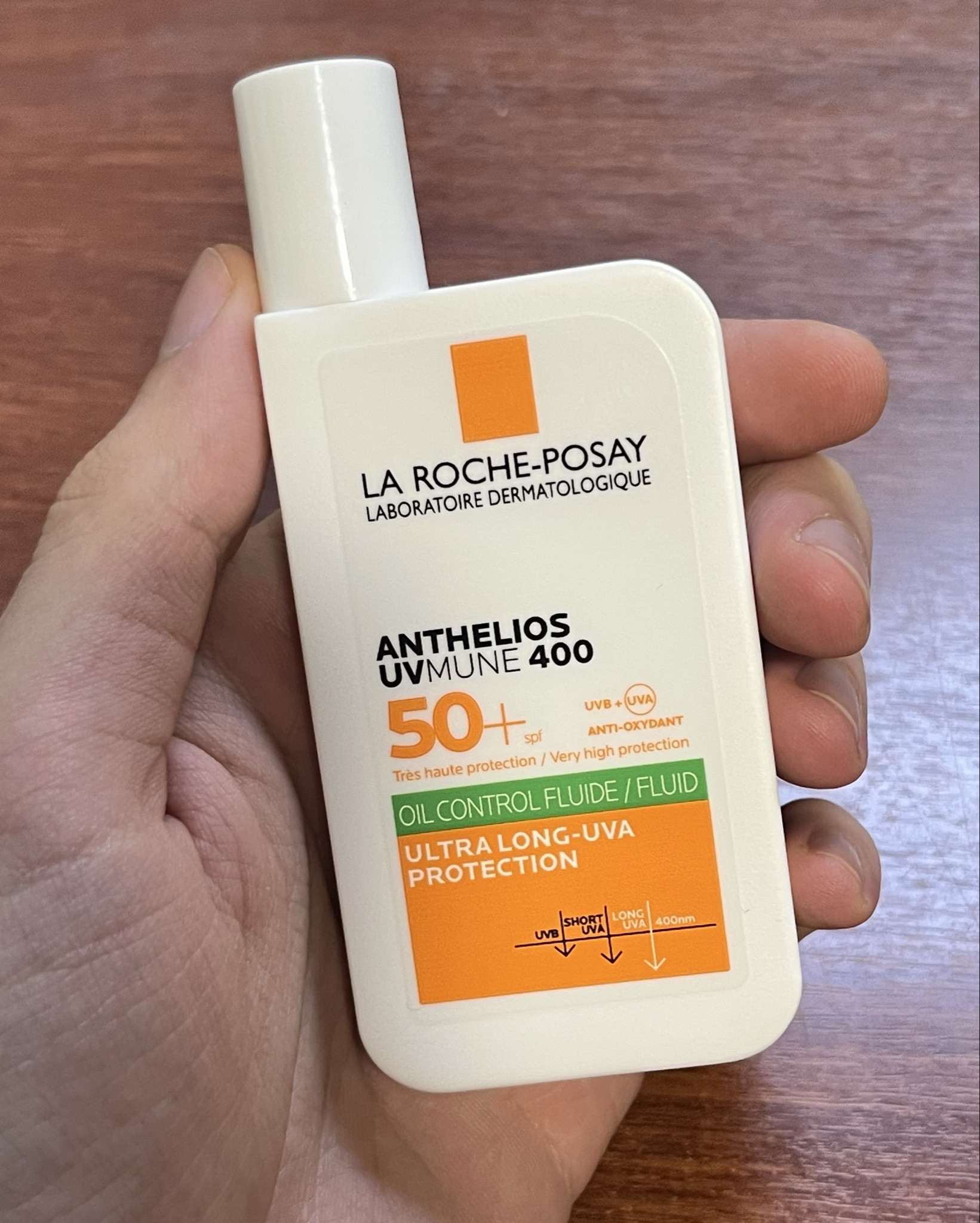 Primeiras impressões sobre o protetor da Antheliuos UVMune 400 com FPS60: 

Comprei ele por indicação de um amigo meu maquiador que comentou comigo sobre esse produto. 

Uma coisa que me chamou a atenção foi o fato dele proteger o DNA das células 🧬 (além também de ter na composição Mexoryl 400, que é o filtro UV mais eficiente contra os raios UV perigosos).

A textura dele é bem líquida, tem absorção rápida e não deixa a pele esbranquiçada (igual fantasminha caramada 👻 ).

Hoje foi o primeiro dia usando ele e sinceramente gostei bastante. A única coisa que alerto é que ele tem uma fragrância média, mas pra mim isso não é negativo (eu gostei bastante do perfume inclusive).

Se quiser comprar pode adquiri pelos links abaixo ⬇️ (ps: selecionei 3 sites diferentes para que possa ver qual que fica melhor para você🫶🏻)

#LTKbrasil #LTKbeleza #LTKguiadepresente