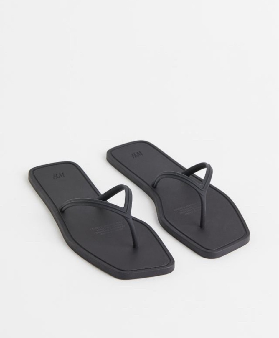 H&M, sandals, flip-flops, black sandals, black, flip-flops, summer outfit, summer shoes, summer outfit, inspiration, sale, LTK sale

#LTKSale #LTKFind #LTKFestival