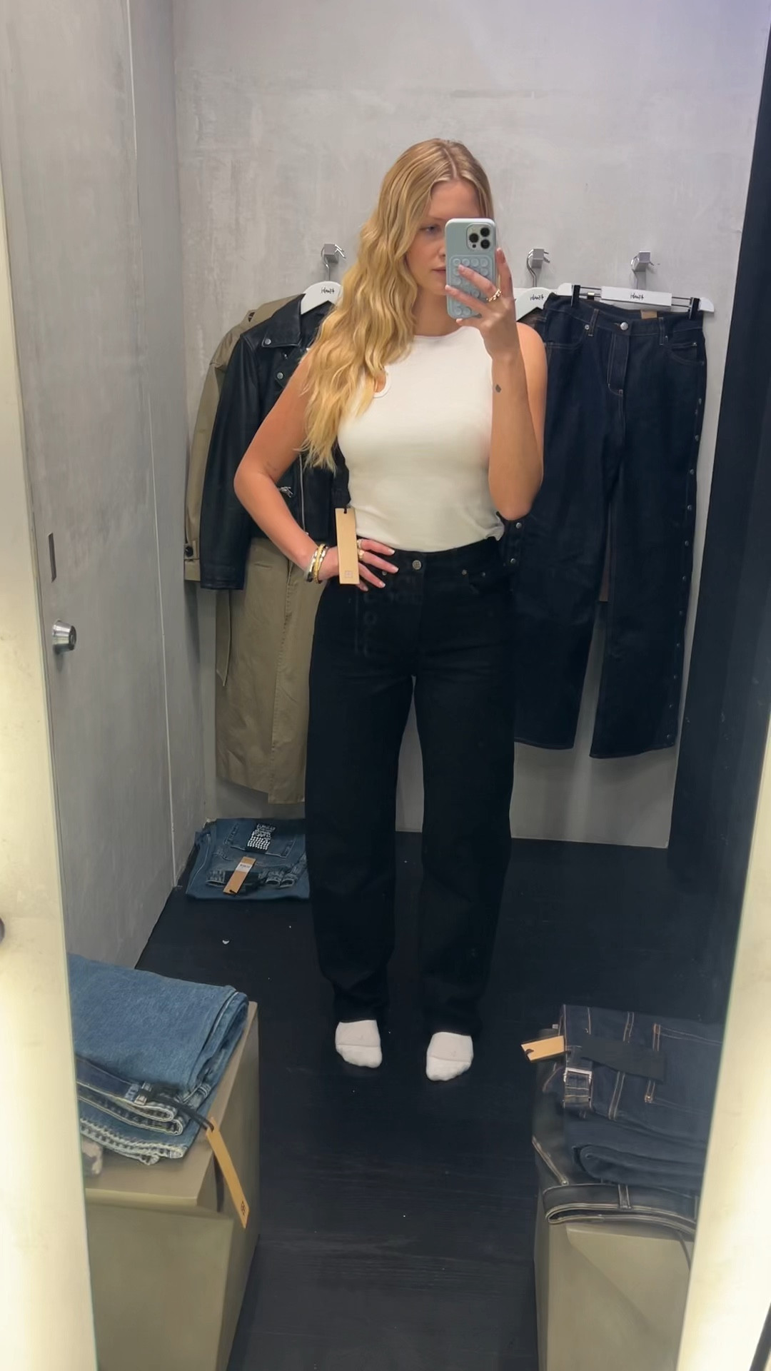 Obsessed with these jeans 

#LTKGiftGuide #LTKSeasonal #LTKVideo