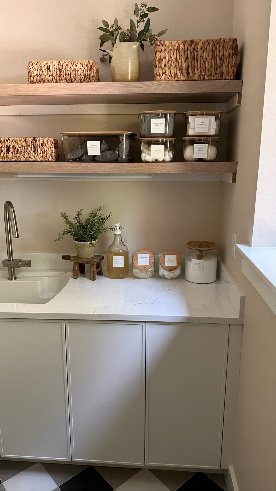 Laundry room; laundry room organization 