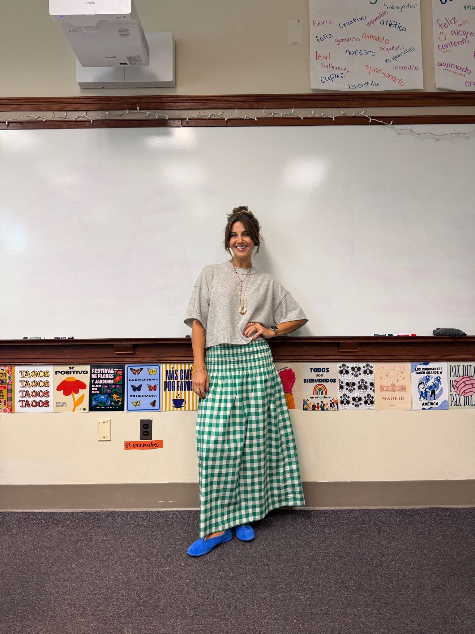 Today’s teacher outfit is this green gingham check smocked drop waist skirt- it’s a Nuuly rental and Simon Miller x Nuuly piece! Added this cashmere short sleeve sweater top! Added a pop of blue with these blue suede flats and cute blue earrings. The necklaces brought the look together 💙