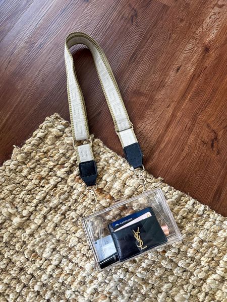 Perfect amazon clear acrylic bag that’s stadium approved and perfect for a concert or game day! Added this removable strap to change it up! #Founditonamazon #amazonfashion

#LTKFindsUnder100 #LTKItBag #LTKStyleTip