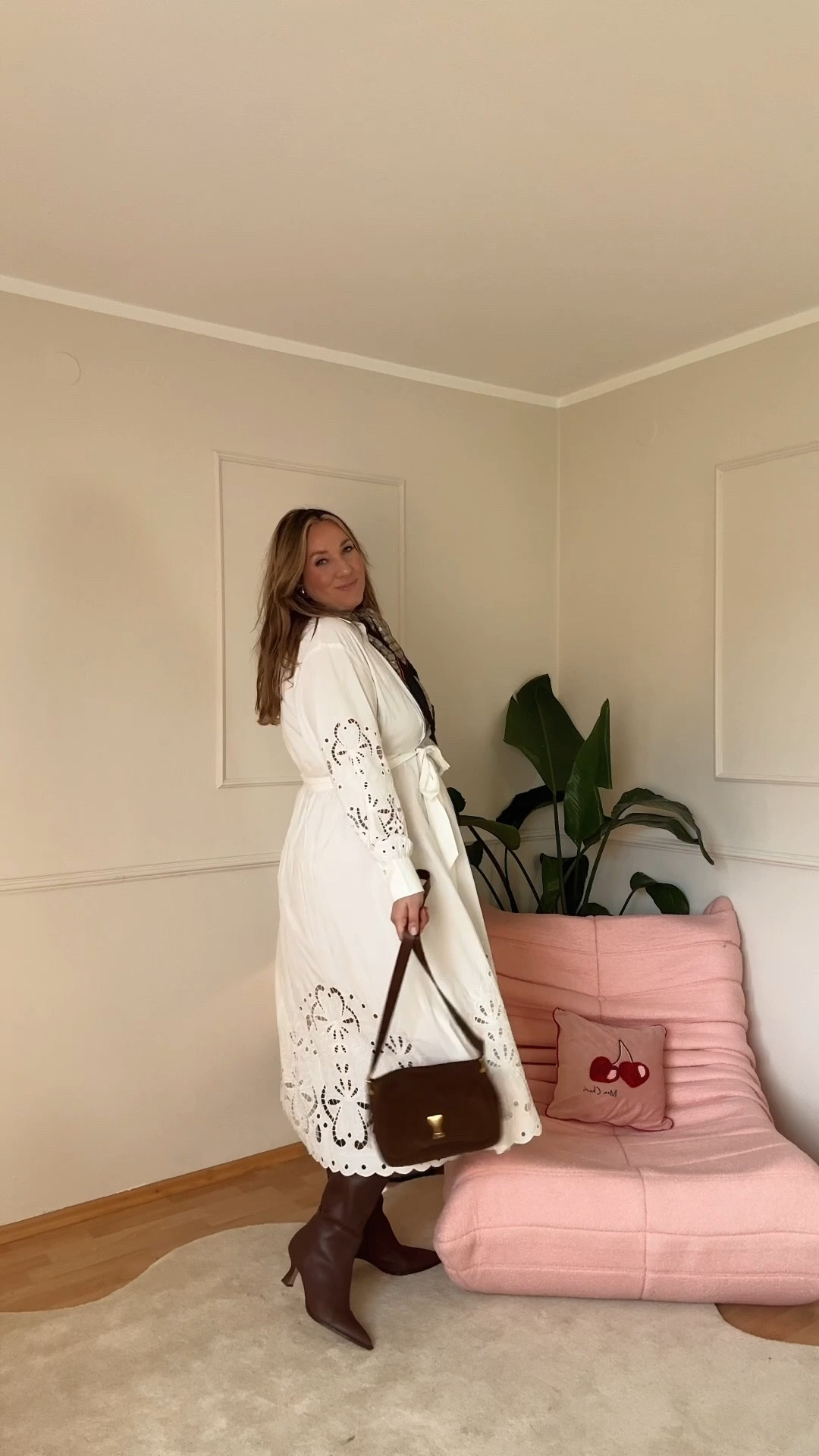 Wir stylen heute dieses weiße  Kleid. Gibt’s von Größe XXS-XXL und ich trage die XL 

#LTKkleider #LTKplussize #LTKcurves