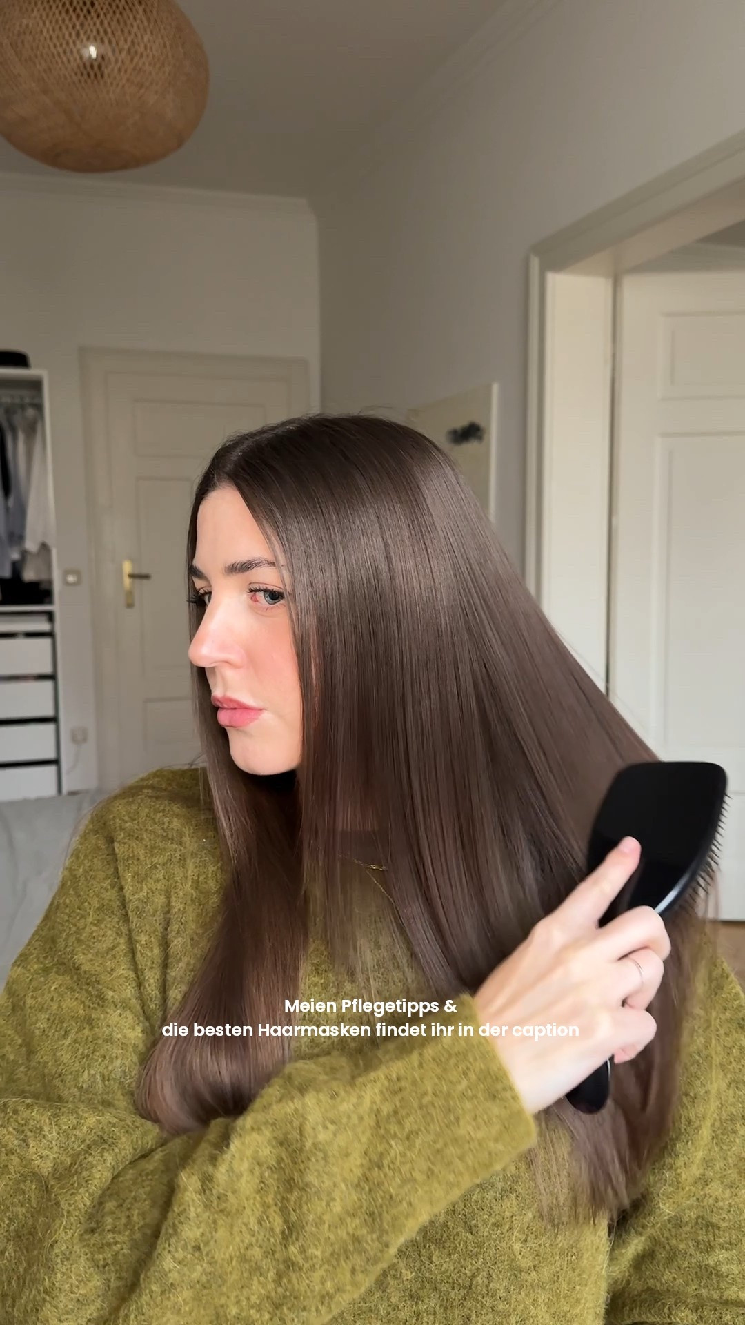 Ich habe in den letzten Jahren viel für meine Haar getan und jetzt sind sie gesund und glänzend.
• Seit über einem Jahr keine Farbe, besonders kein bleichen
• Ich nutze lieber günstiges Shampoo, dafür hochwertige Pflege
•ich schlafe mit Seidenhaube oder Schlaffrisur
•Spitzenschneiden ca 3x Jahre Caption
•Haare nur trocken oder mit speziellen Bürsten
kämmen
• Leave-in Pflege
• Immer Haare mit Conditioner versiegeln
• Maske 1x Woche 
Haarmasken die ich mochte in der letzten Zeit 🤎

#LTKCyberWeek #LTKBeauty