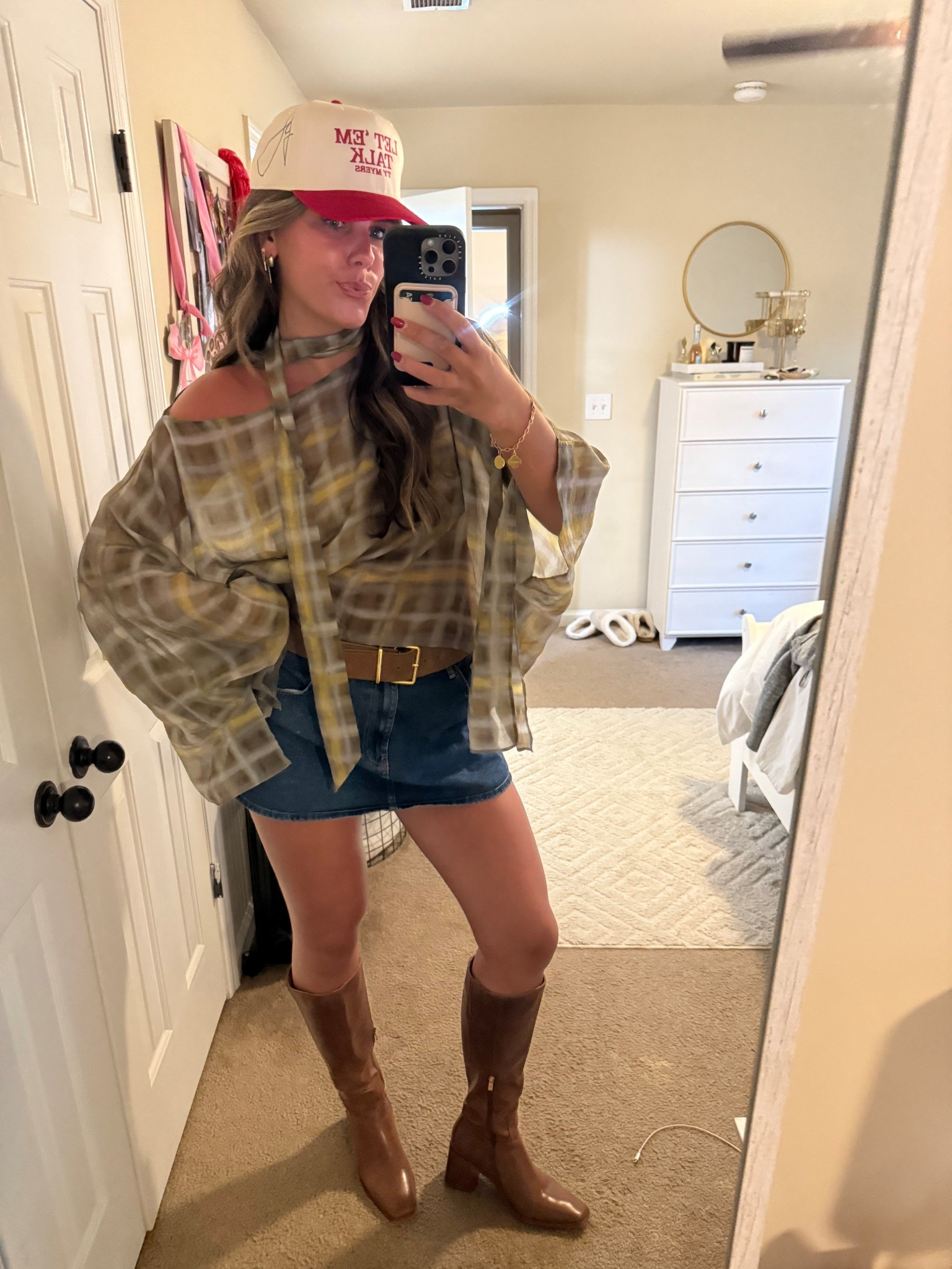 Top is Zara! Belt is sold out in this color but added some of my other fav camel suede belts! 