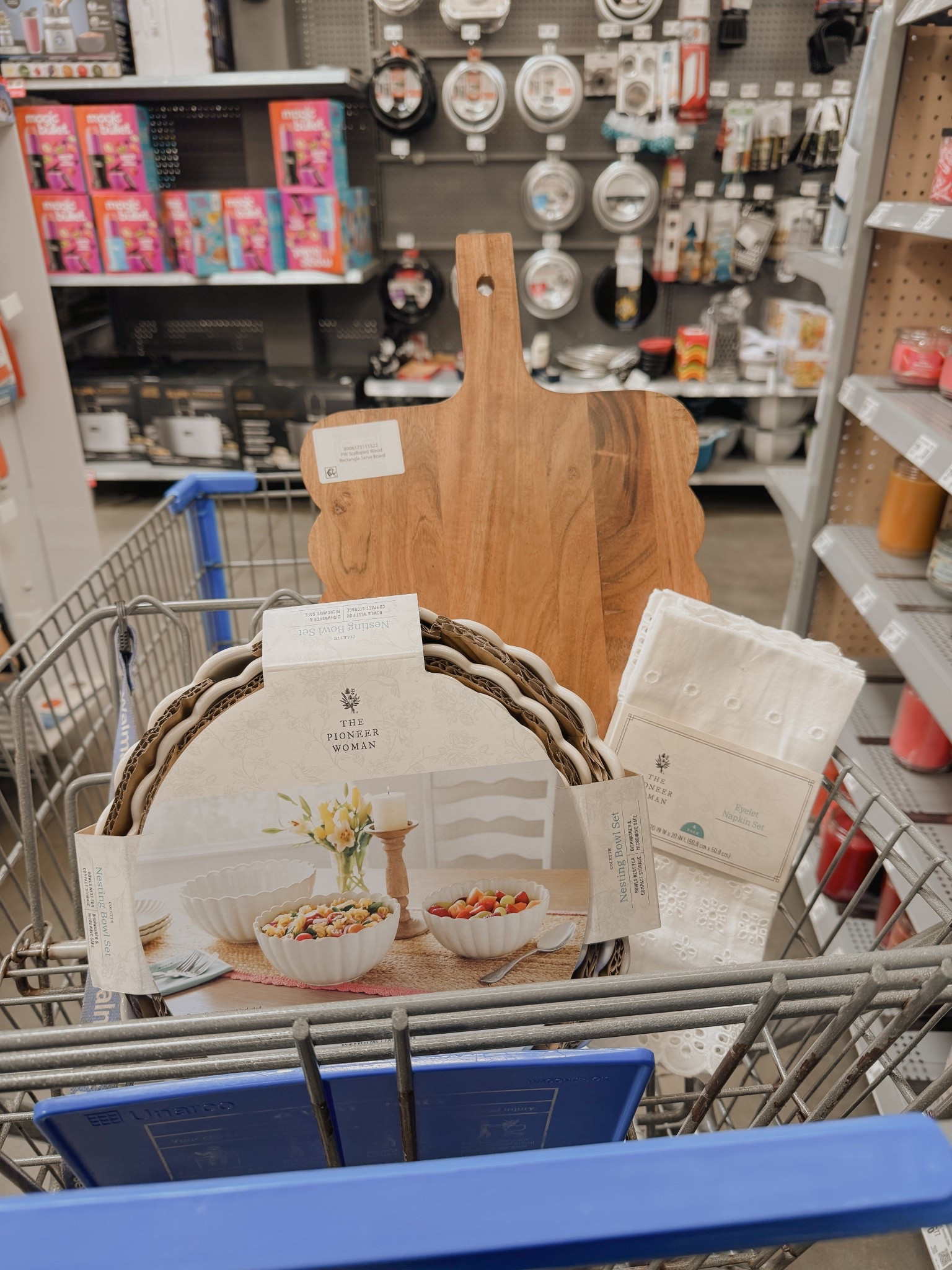 Easily one of our favorite @walmart collections just released new pieces! @thepioneerwomens new drop at Walmart is so dreamy 😍
 
#walmart #walmartchristmas #fyp #christmas #christmasgiftguide 
