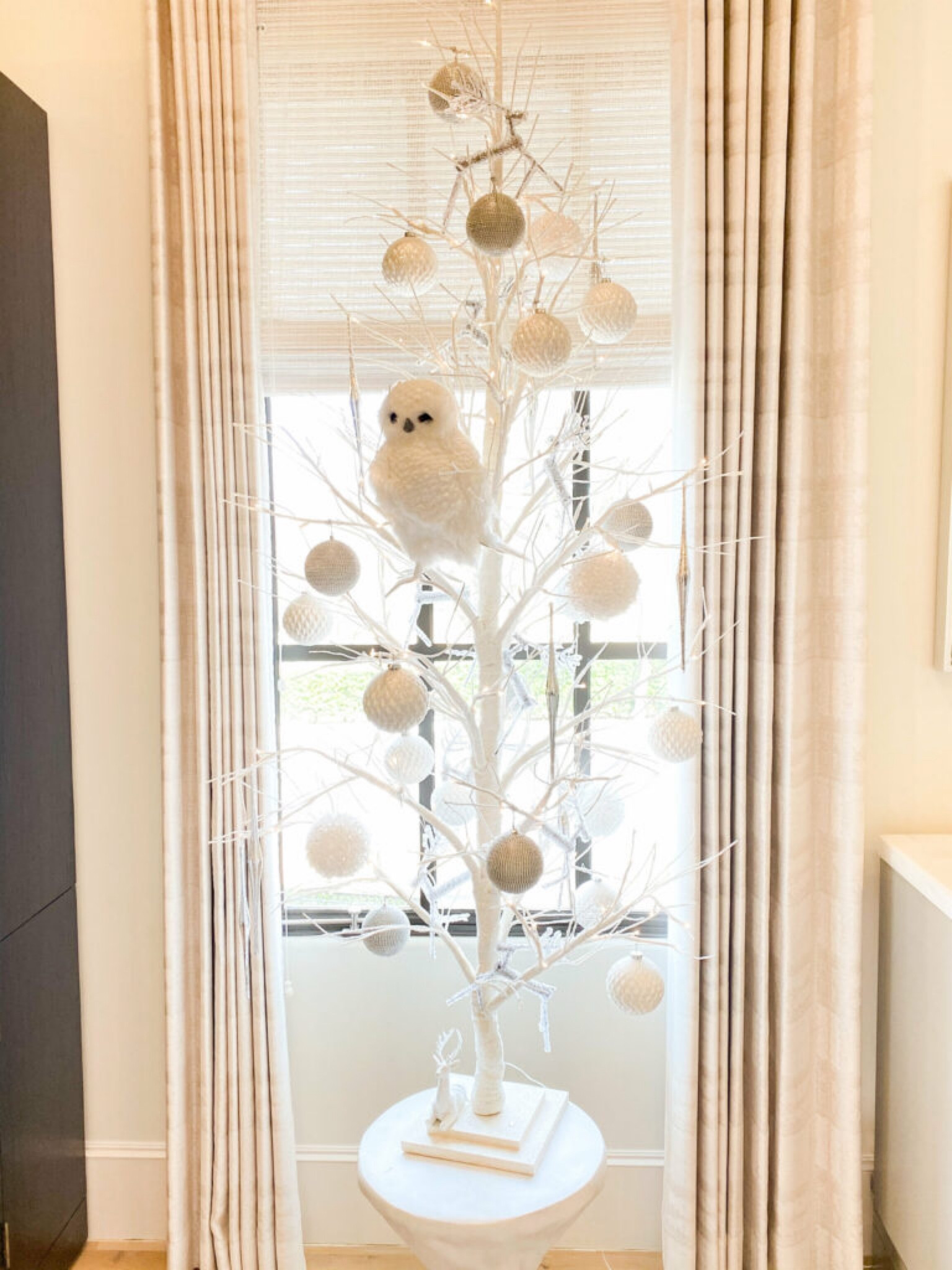 White Christmas Mini Tree

Mini Christmas tree  white owl  white ornaments  home decor  home style  home looks 

#LTKSeasonal #LTKHoliday #LTKGiftGuide