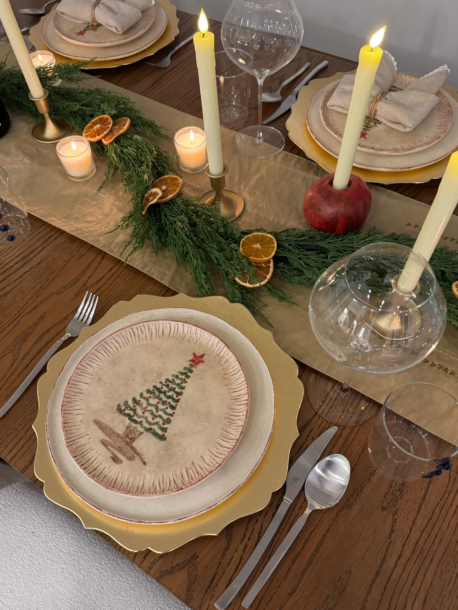 Holiday Tablescape

#LTKhome #LTKHoliday #LTKSeasonal