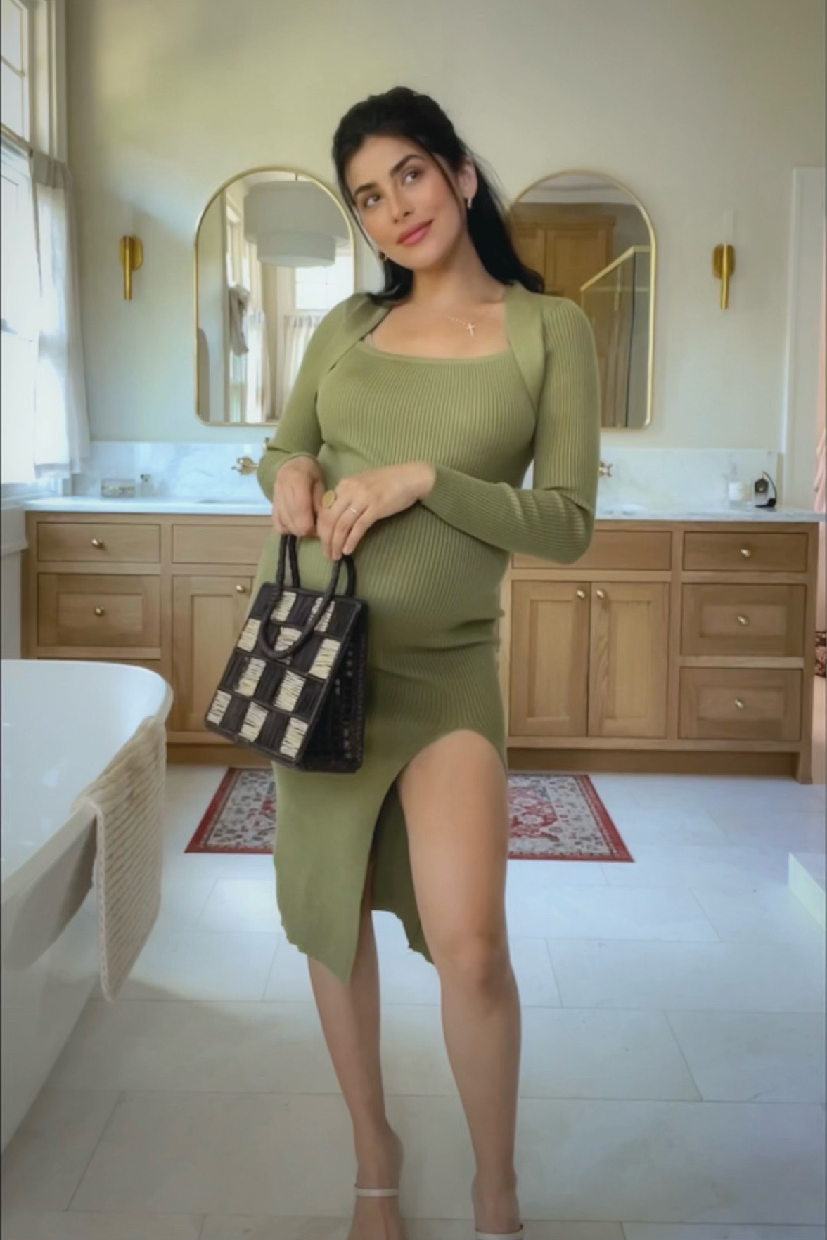 Storets dress- I’m 5’2 wearing S/M
Not a maternity dress but stretchy and comffyyyy 💚
Bag- Apaya


#LTKbump #LTKstyletip #LTKitbag