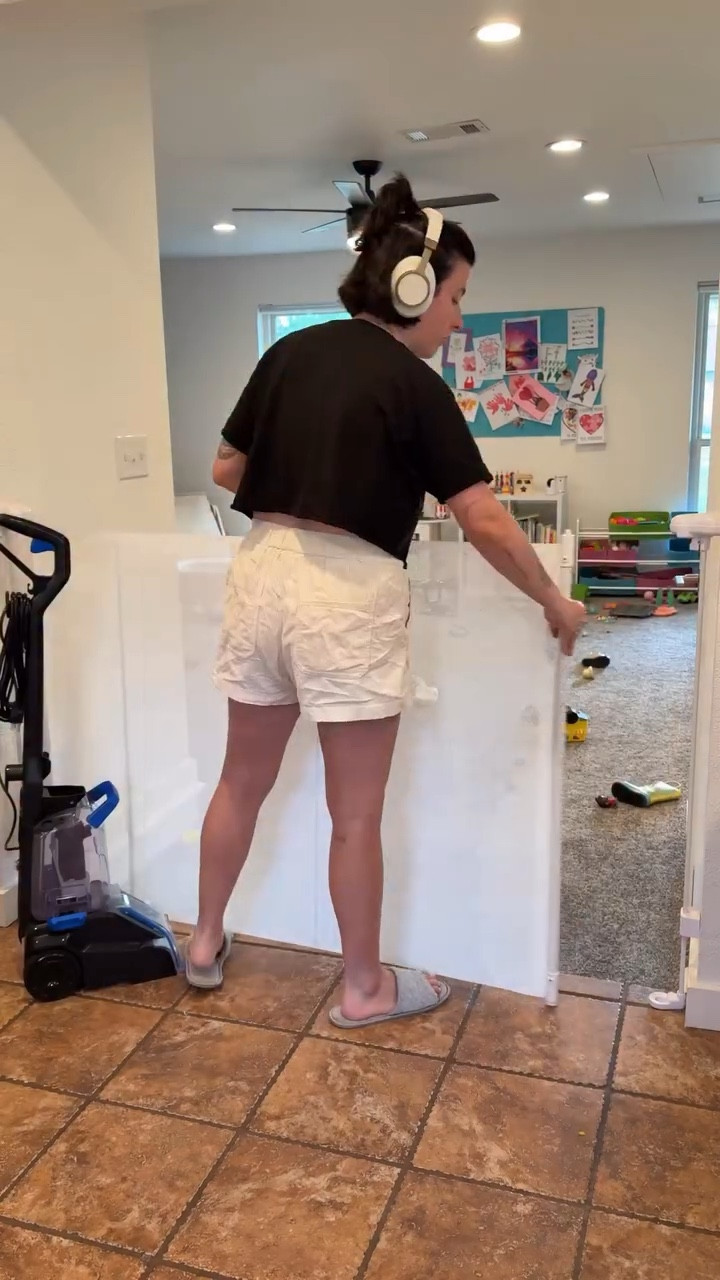 A special play room clean today because I’m finallyyyyy deep cleaning this carpet 👏🏼 🌸

#cleaningasmr #cleanwithme #asmrsounds #asmrvideo #cleaningmotivation