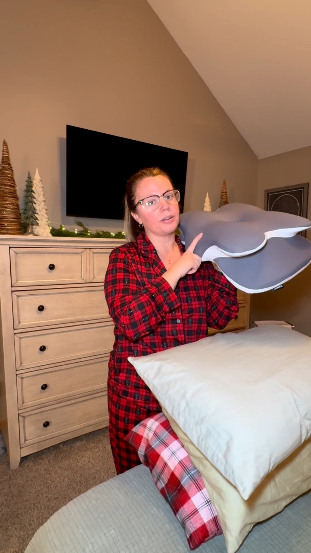 Cervical Pillow for Neck and Shoulder,Contour Memory Foam Pillow,Ergonomic Neck Support Pillow for Side Back Stomach Sleepers with Pillowcase

#LTKHome #LTKSaleAlert #LTKGiftGuide