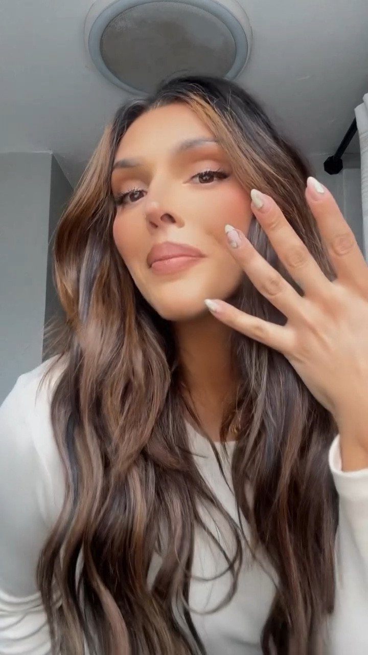 Nothing like an INSTANT manicure 💅 @glamnetic 

#pressonnails #glamneticnails #glamnetic #nails #manicure #nobodysson #sabrinacarpenteredit #transition #grwm #momlife #momblogger #momof4 #girlmom #mompreneur #getready #explorepage✨